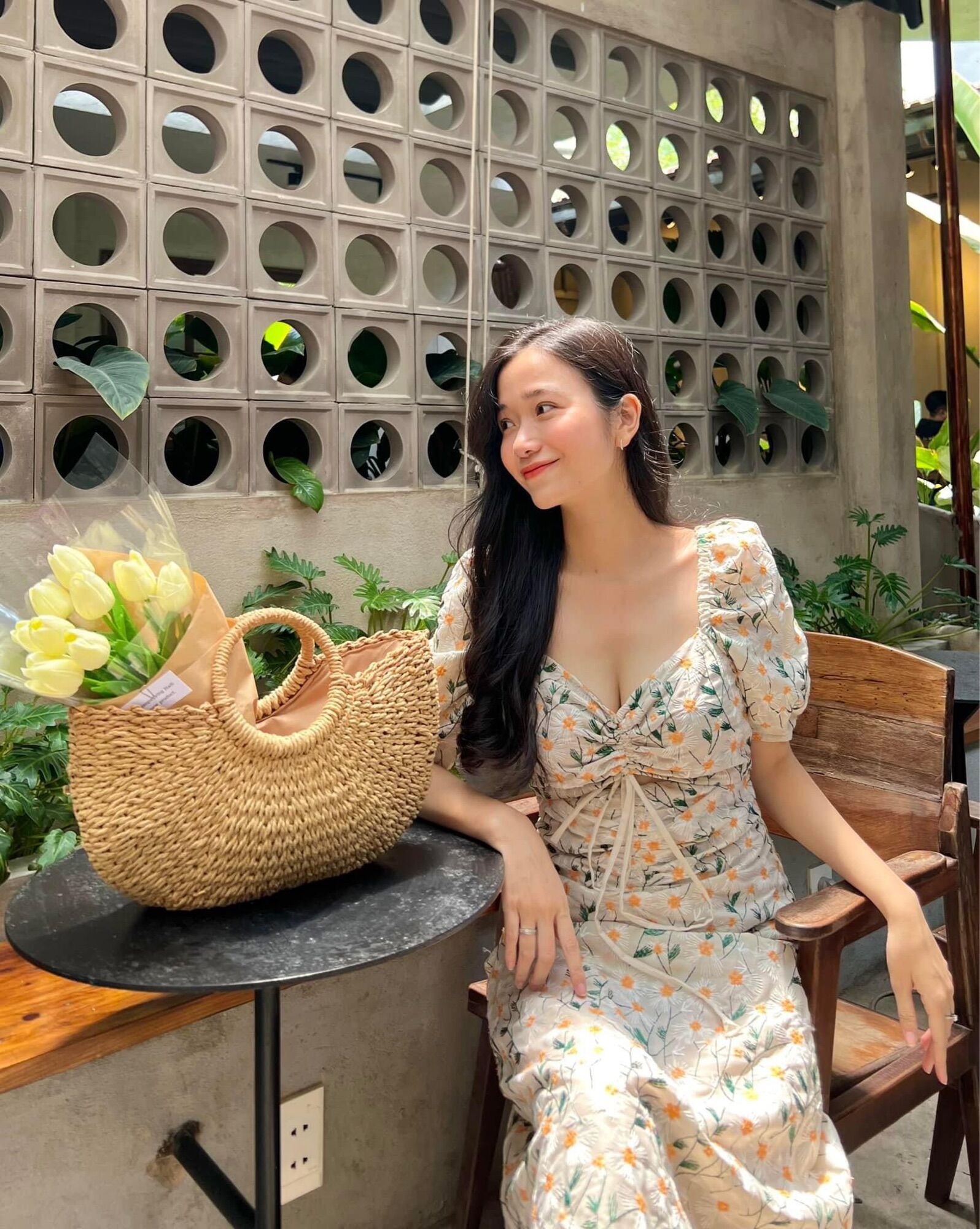 Đầm hoa cúc thêu nổi rút ngực tay phồng - Cúc Chi