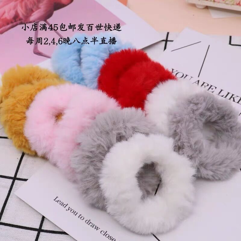 Cột tóc lông xù