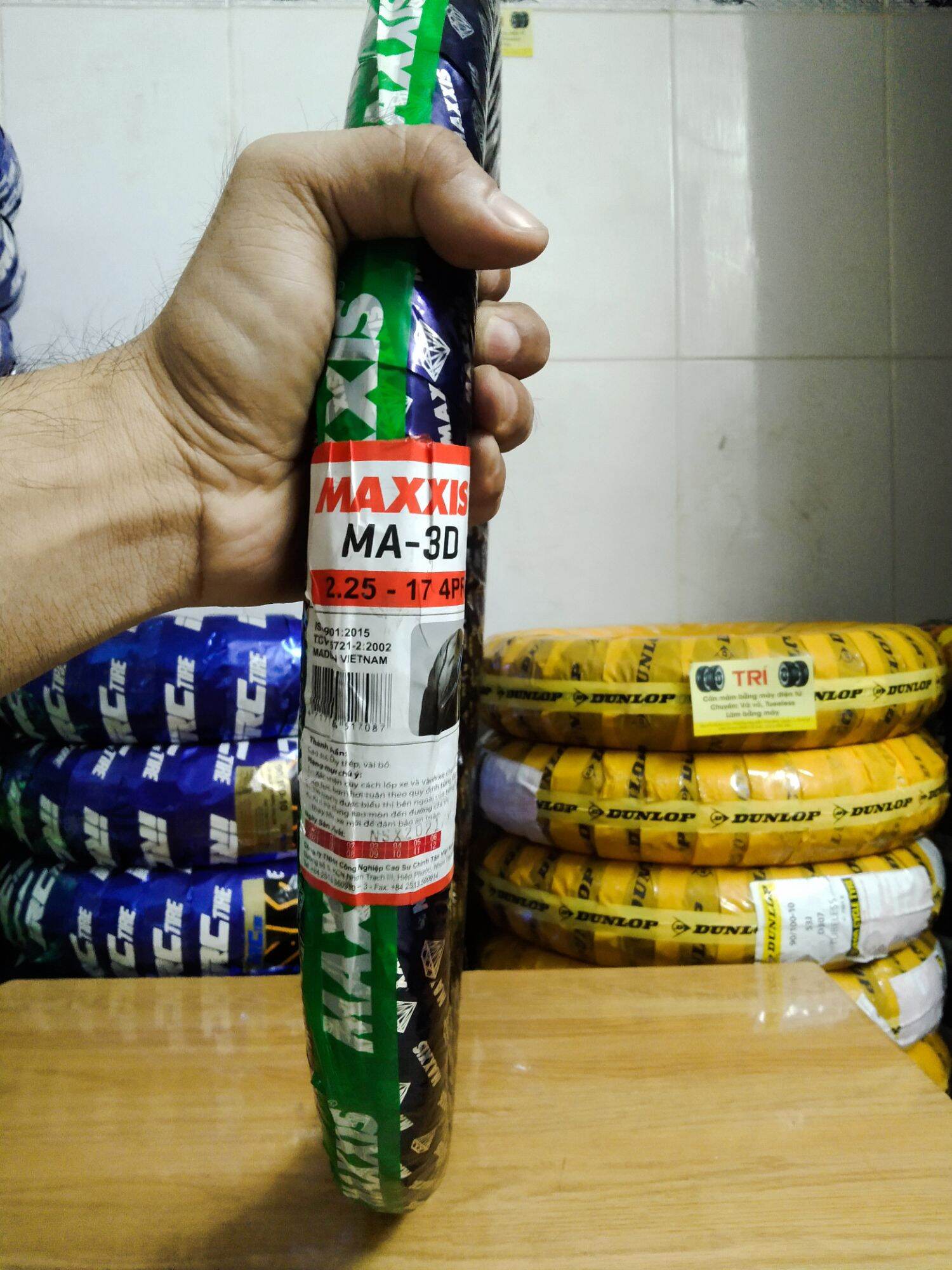 Lốp xe hiệu Maxxis cho các xe thông dụng Yamaha Sirius ,Honda Dream ,Wave RSX , Future Neo size 2.25-17 , 2.50-17 , 2.75-17 mã gai MA-3D.