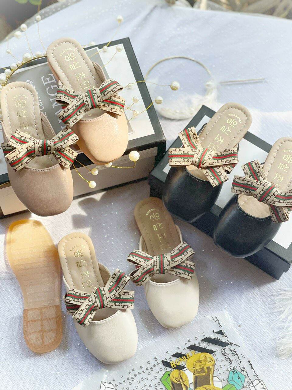 Giày sục trẻ em_ Sục da cho bé gái nơ xinh 2tuoi 10 tuổi đế đẹp(Mã 02D)