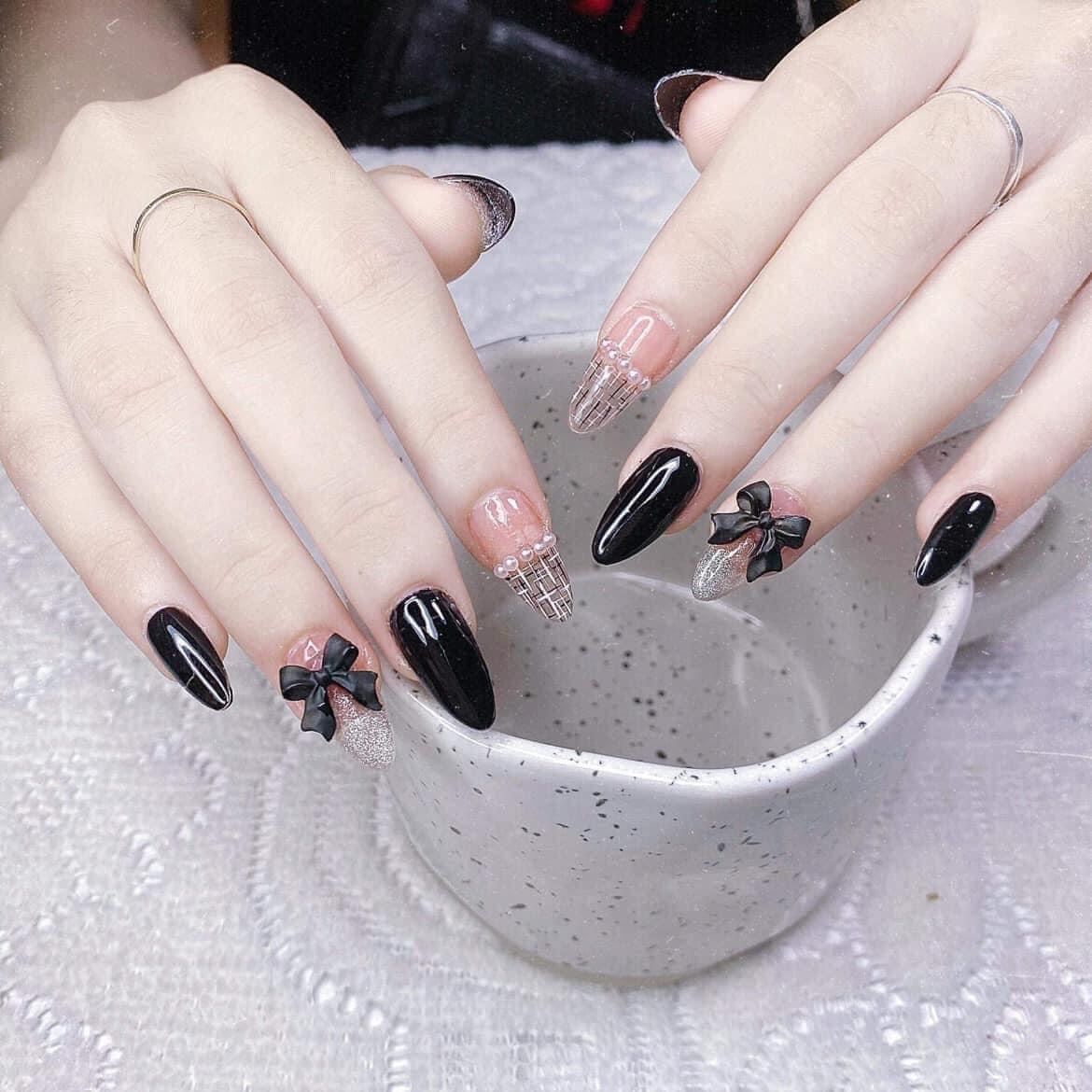 Nailbox Tín đồ đen trắng cho các nàng xinh