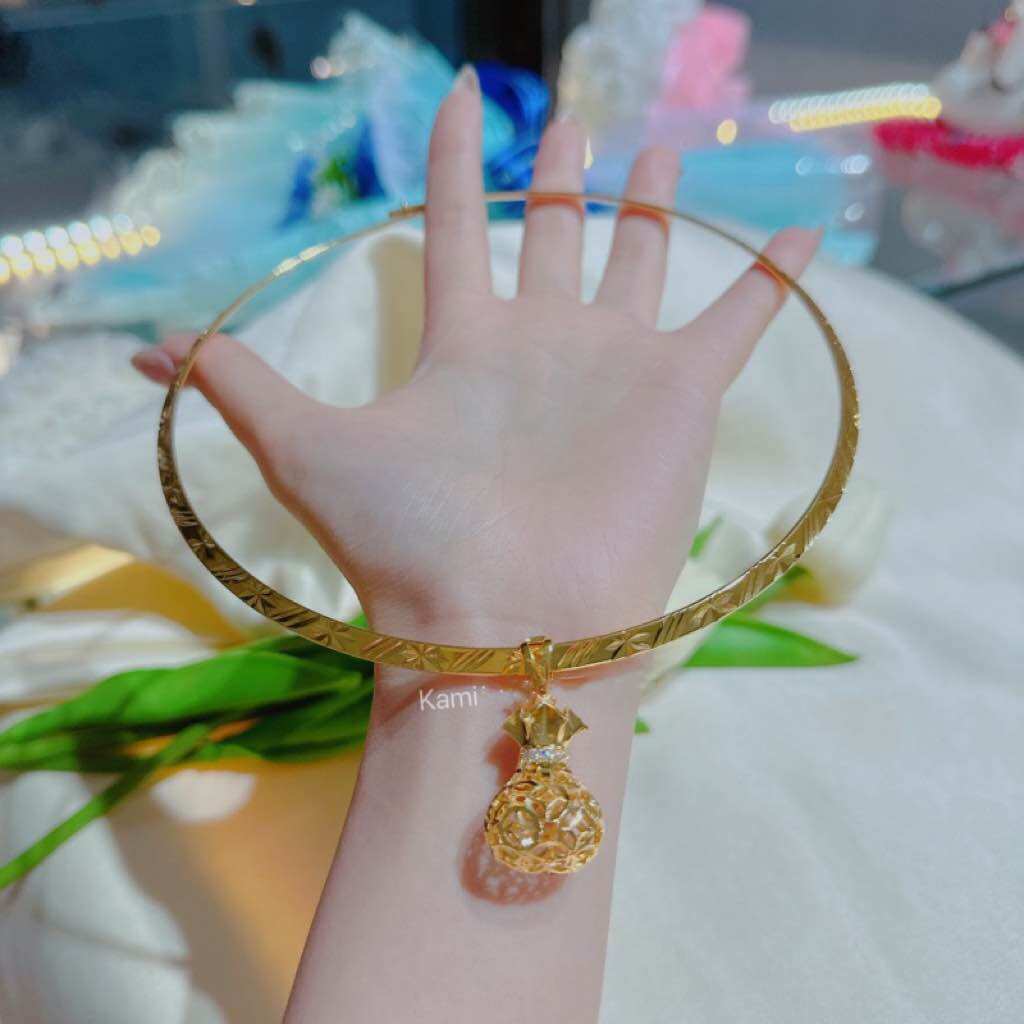 Kiềng cổ cứng kèm mặt mạ vàng Kami