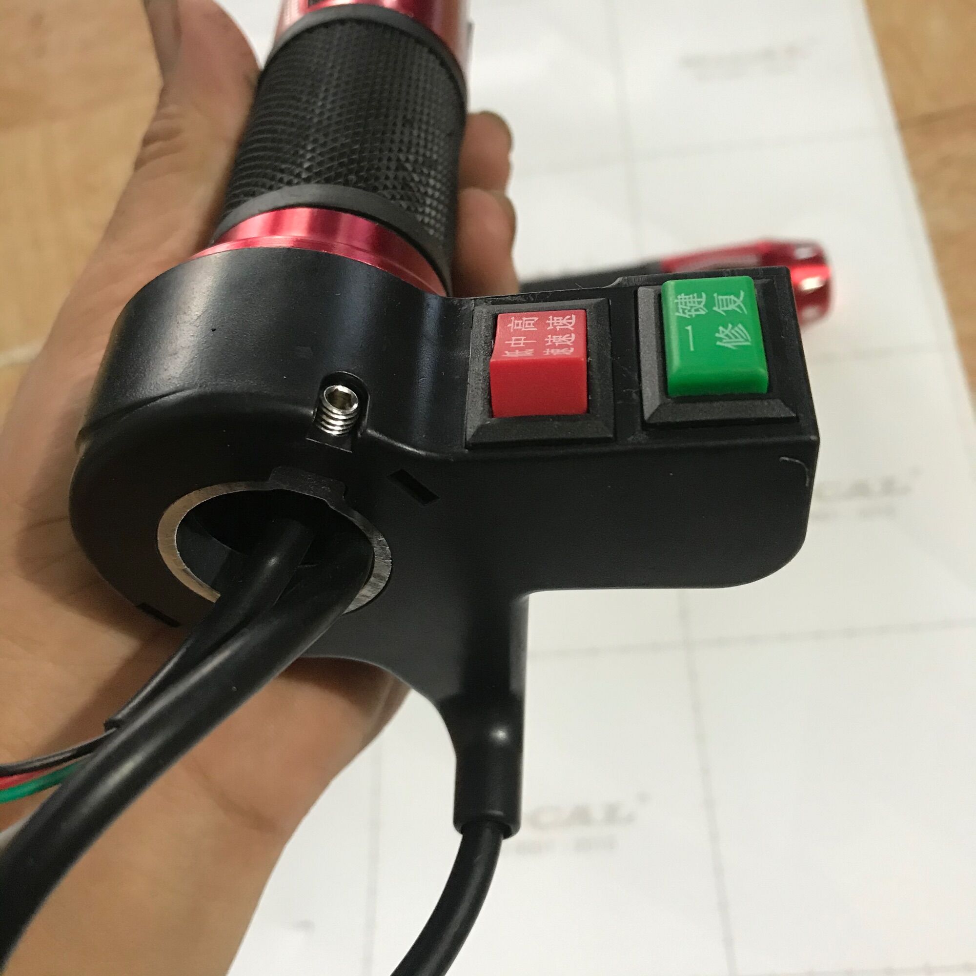 Tay ga xe điện 2 nút. Tăng tốc 3 nấc và nút còi