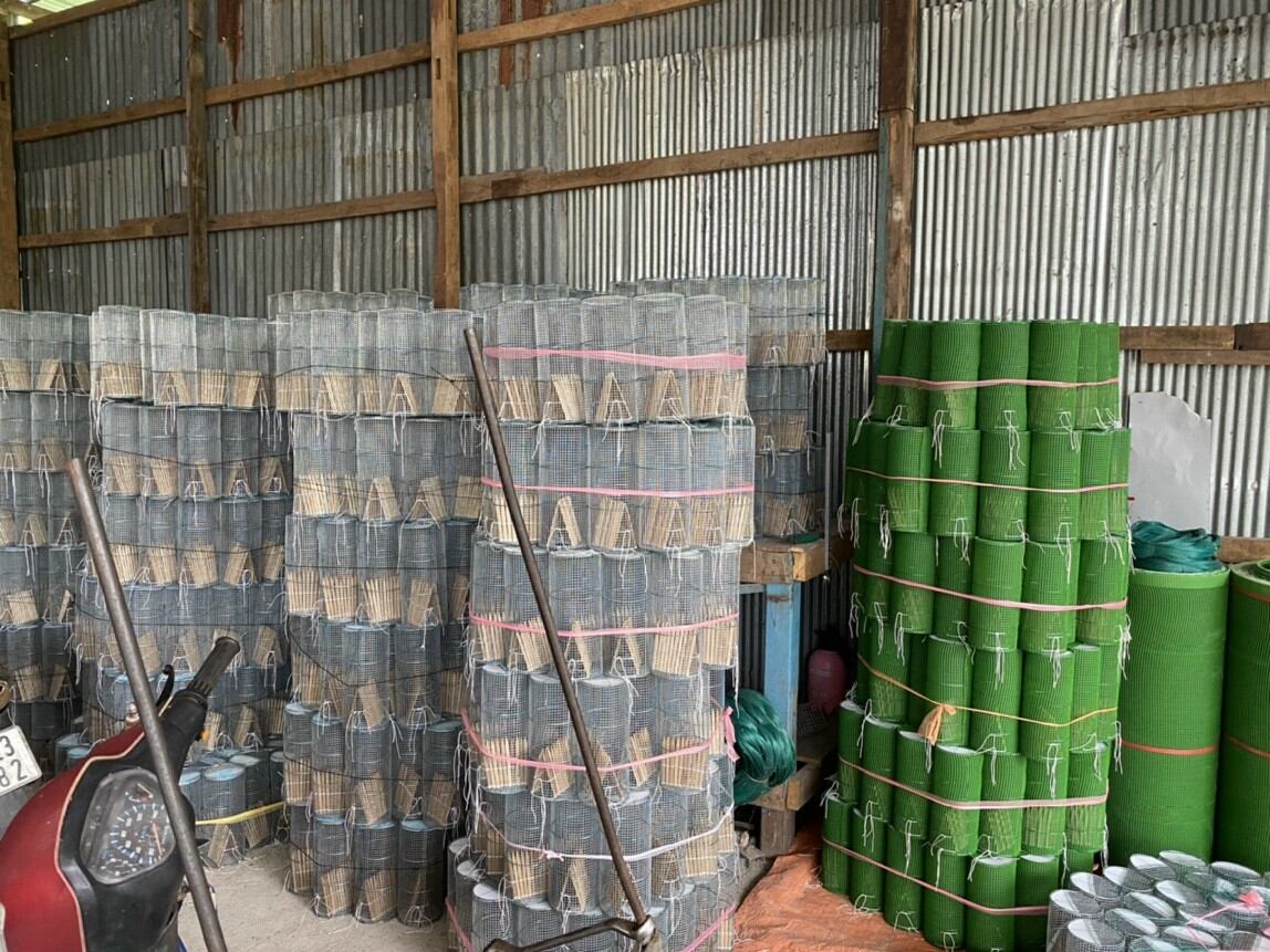 5 cái lợp đặt ếch, lưới bằng kẽm, hôm tre