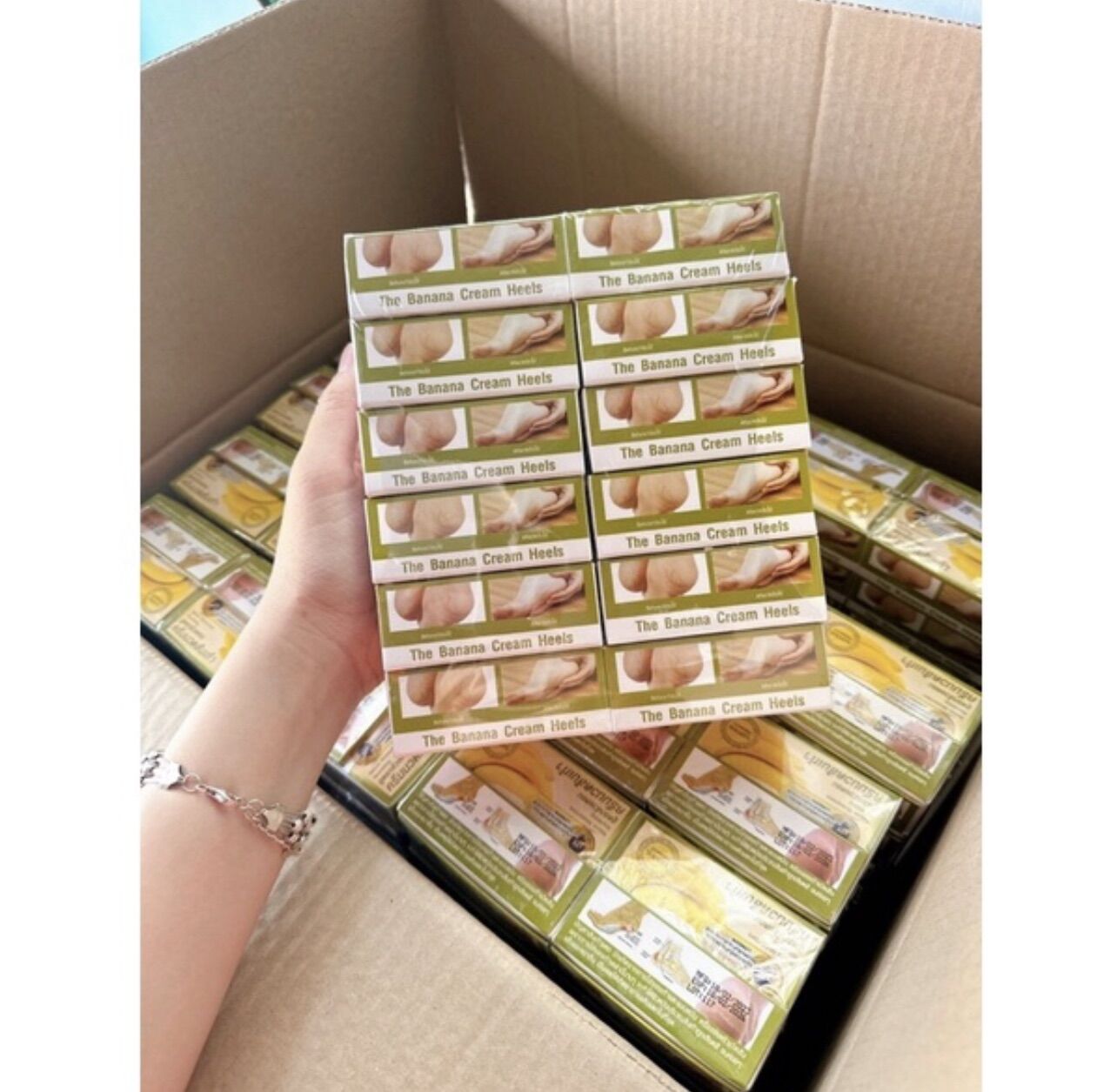 Kem thoa nứt gót chân chuối thái lan