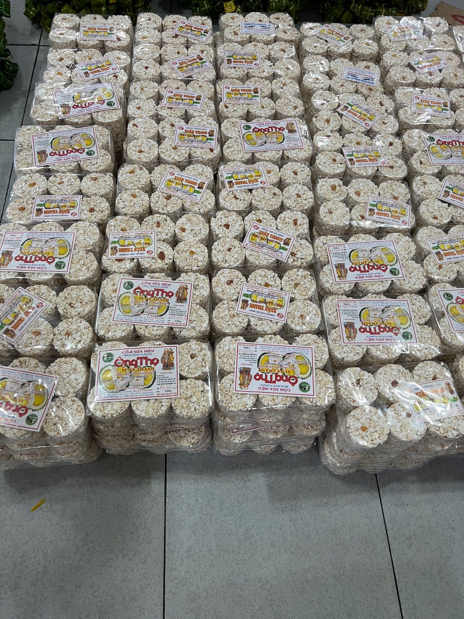 Combo 1 Cốm sữa + 1 cốm lá dứa trọng lượng 200G/gói