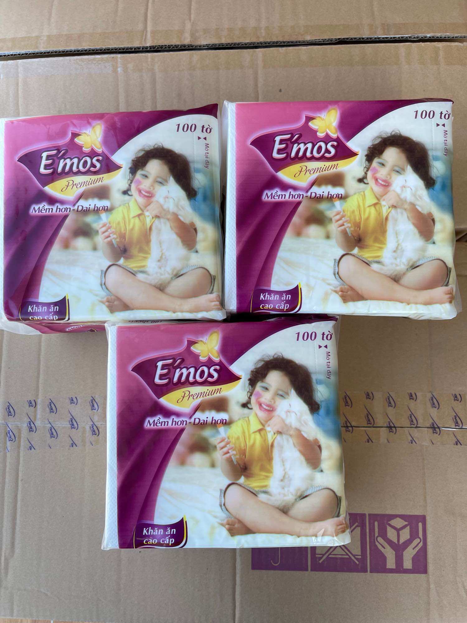 Thùng khăn giấy emos 30 gói 4kg8