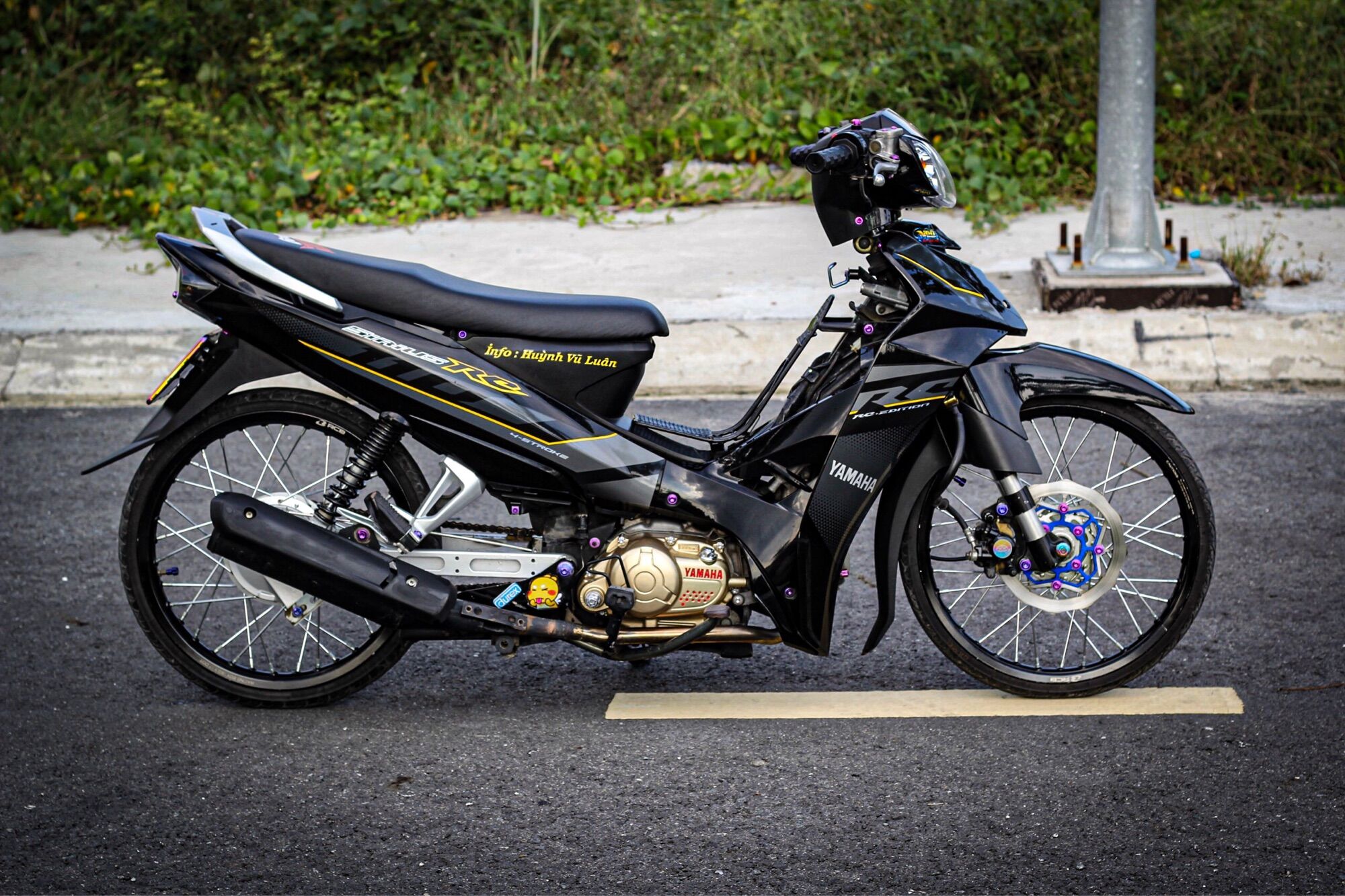 Tem sirius RC chỉ vàng
