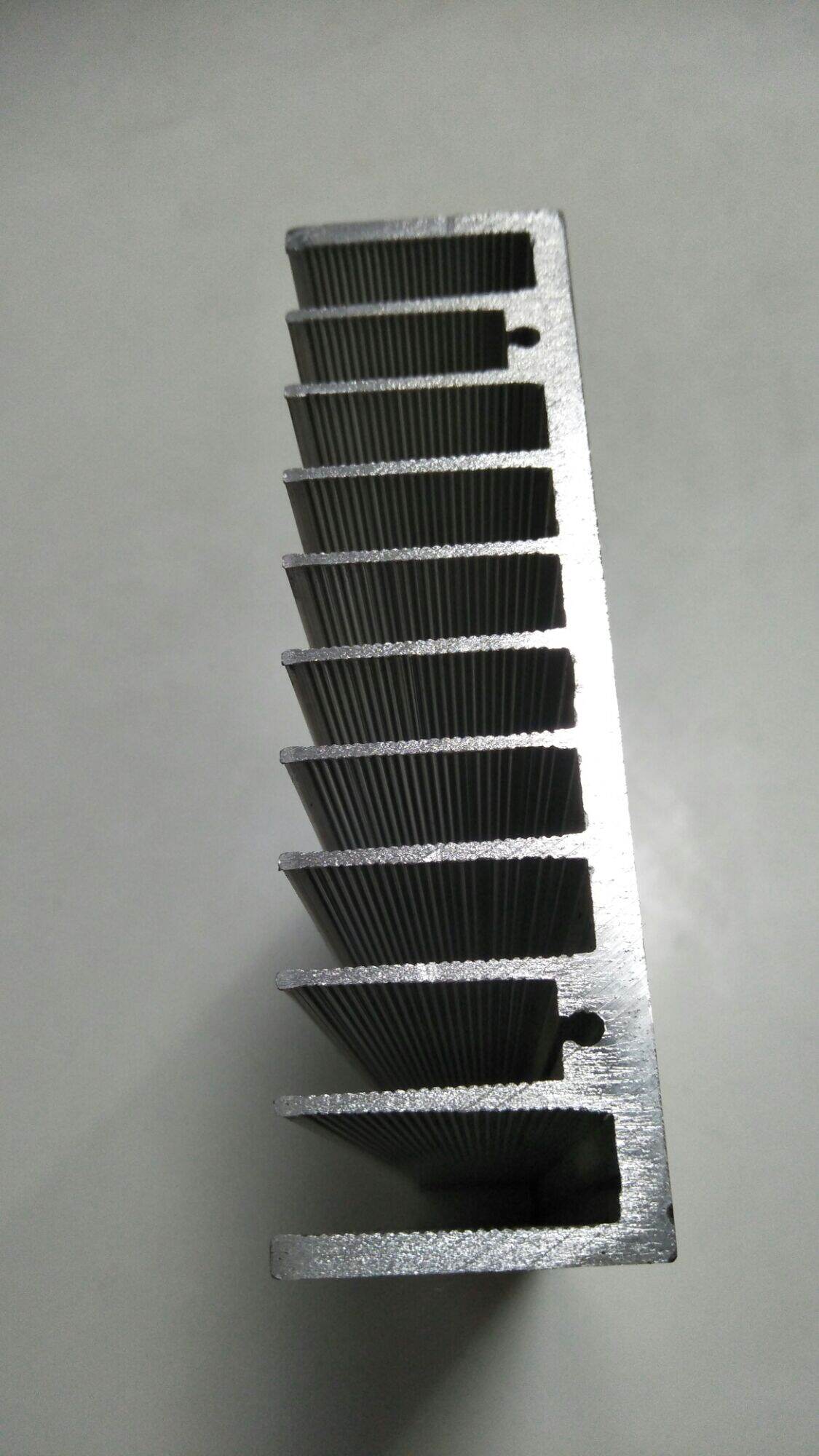 Nhôm cánh dày , dài 22cm, cao 12 cm