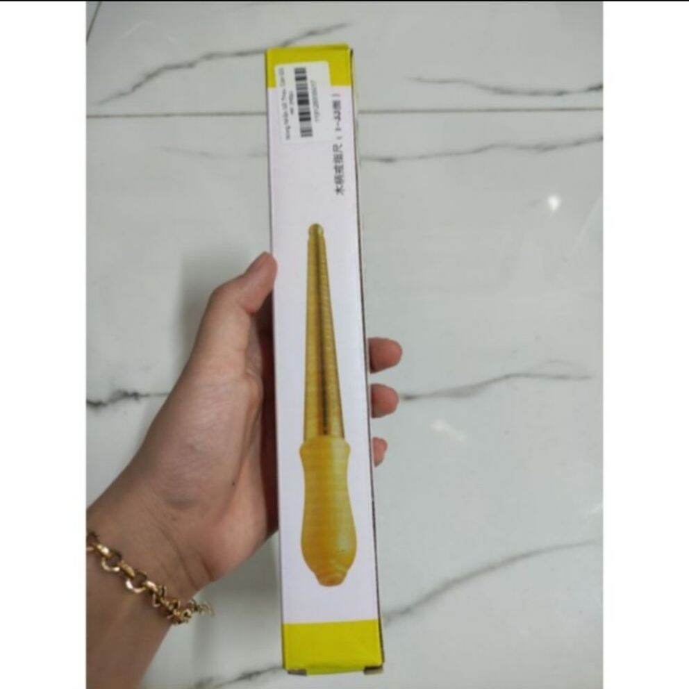 Dụng cụ đo nhẫn bằng inox có số trên mỗi vòng