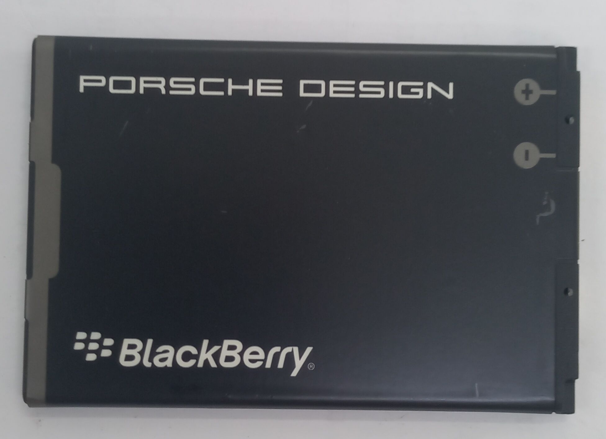 Pin blackberry Poscher Design P'9981 chính hãng zin new