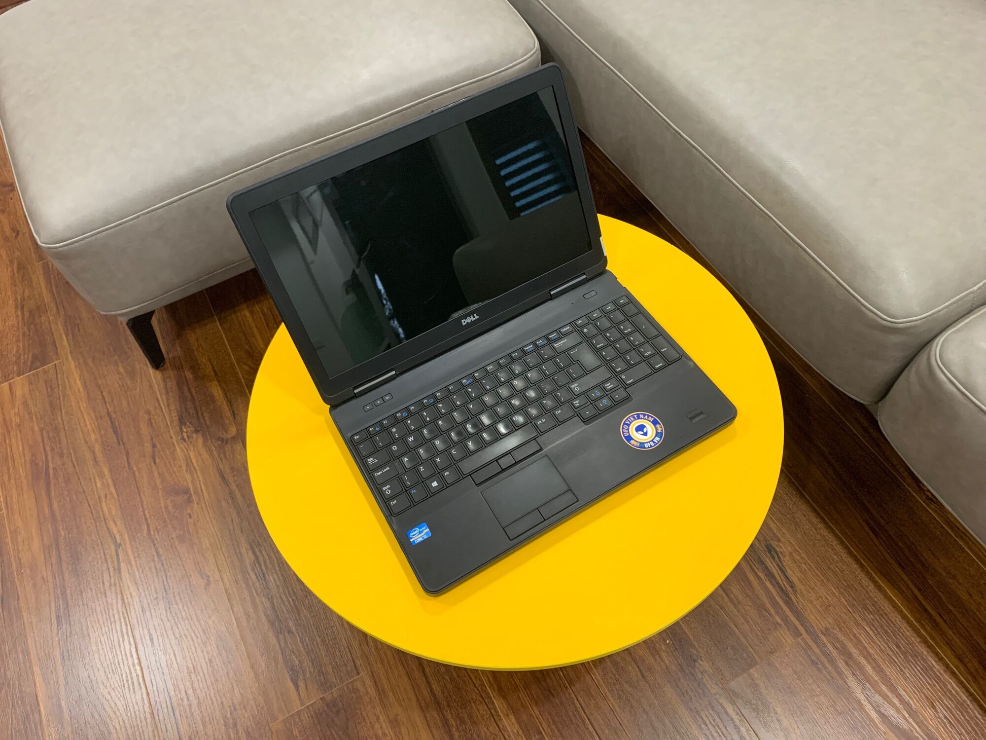 Laptop UFO Dell 5540 i5 ssd thời trang văn phòng đẹp sang trọng