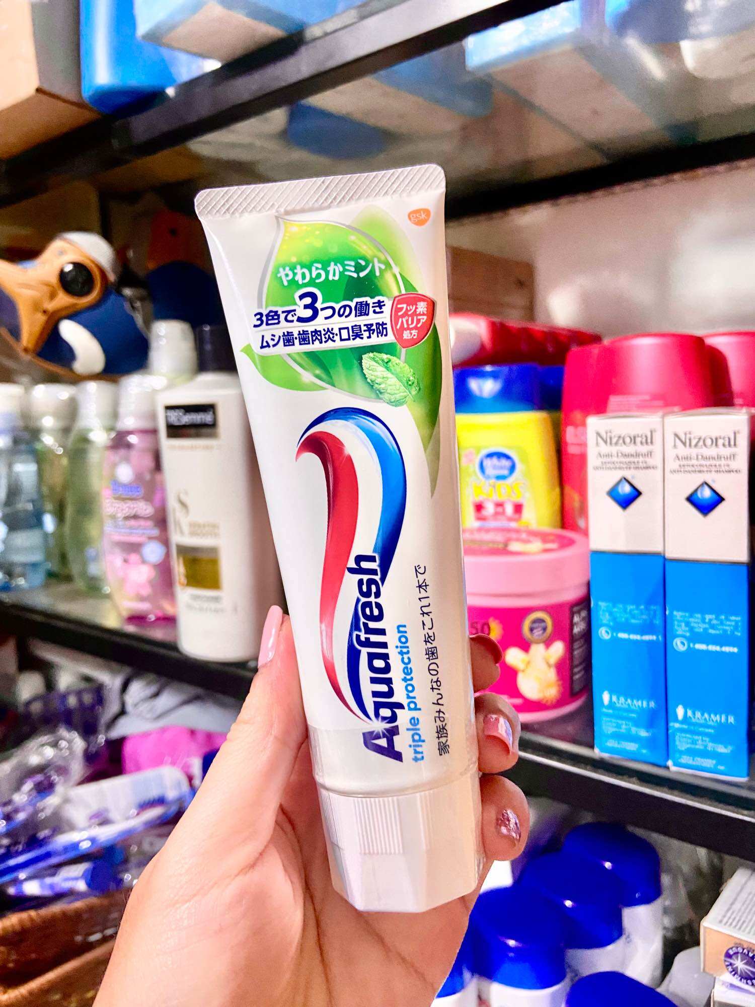 Kem đánh răng aquafresh dạng ống 100ml