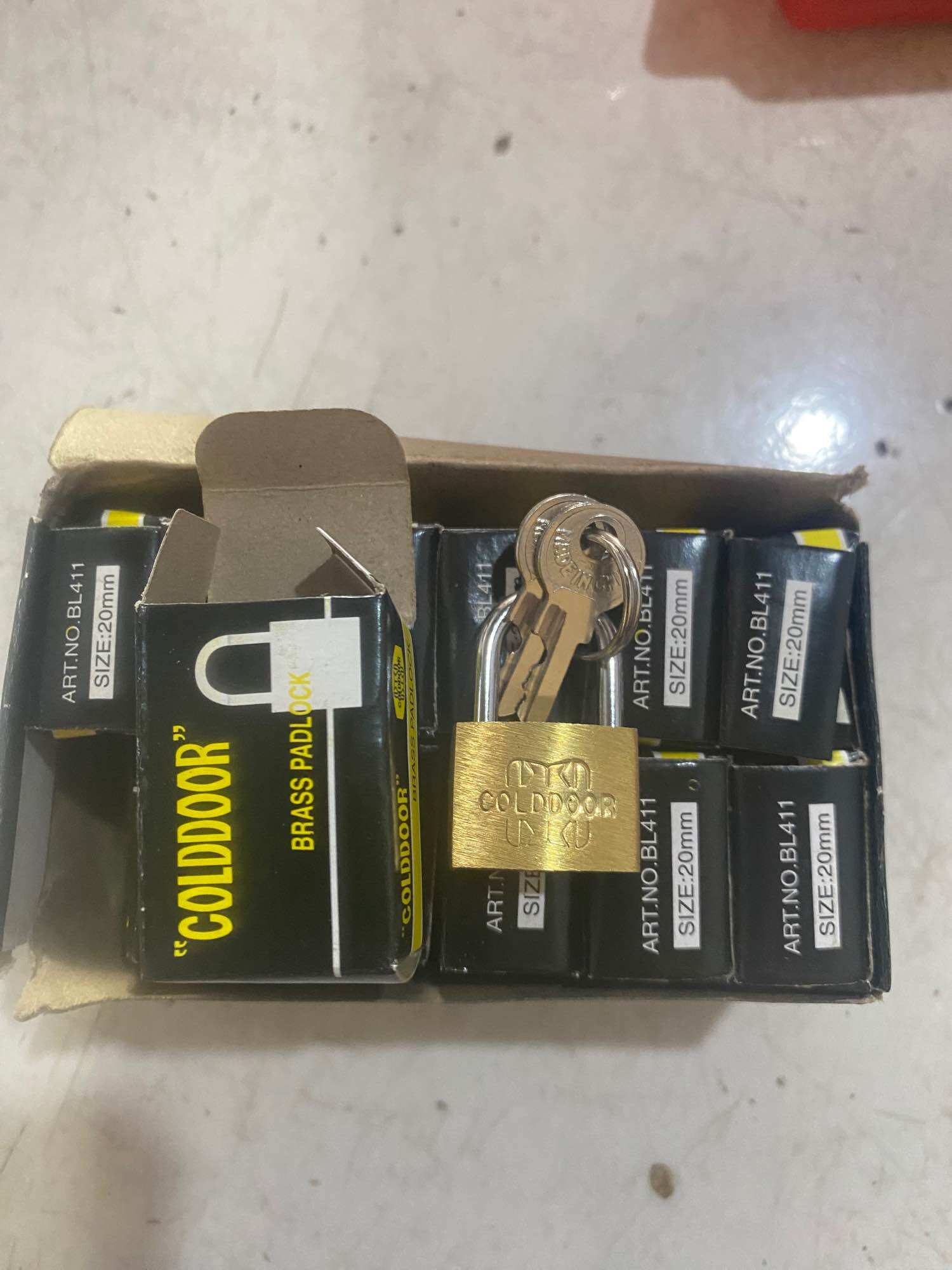 1 cái ổ khoá vali đồng thau,ổ khoá mini