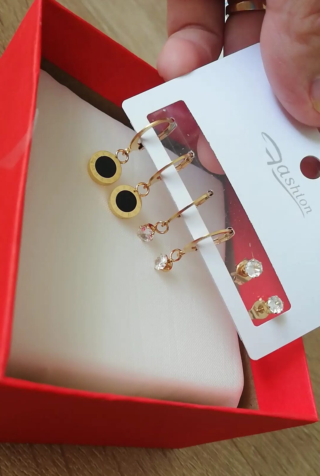 Set 3 đôi bông tai mặt tròn đen và đá