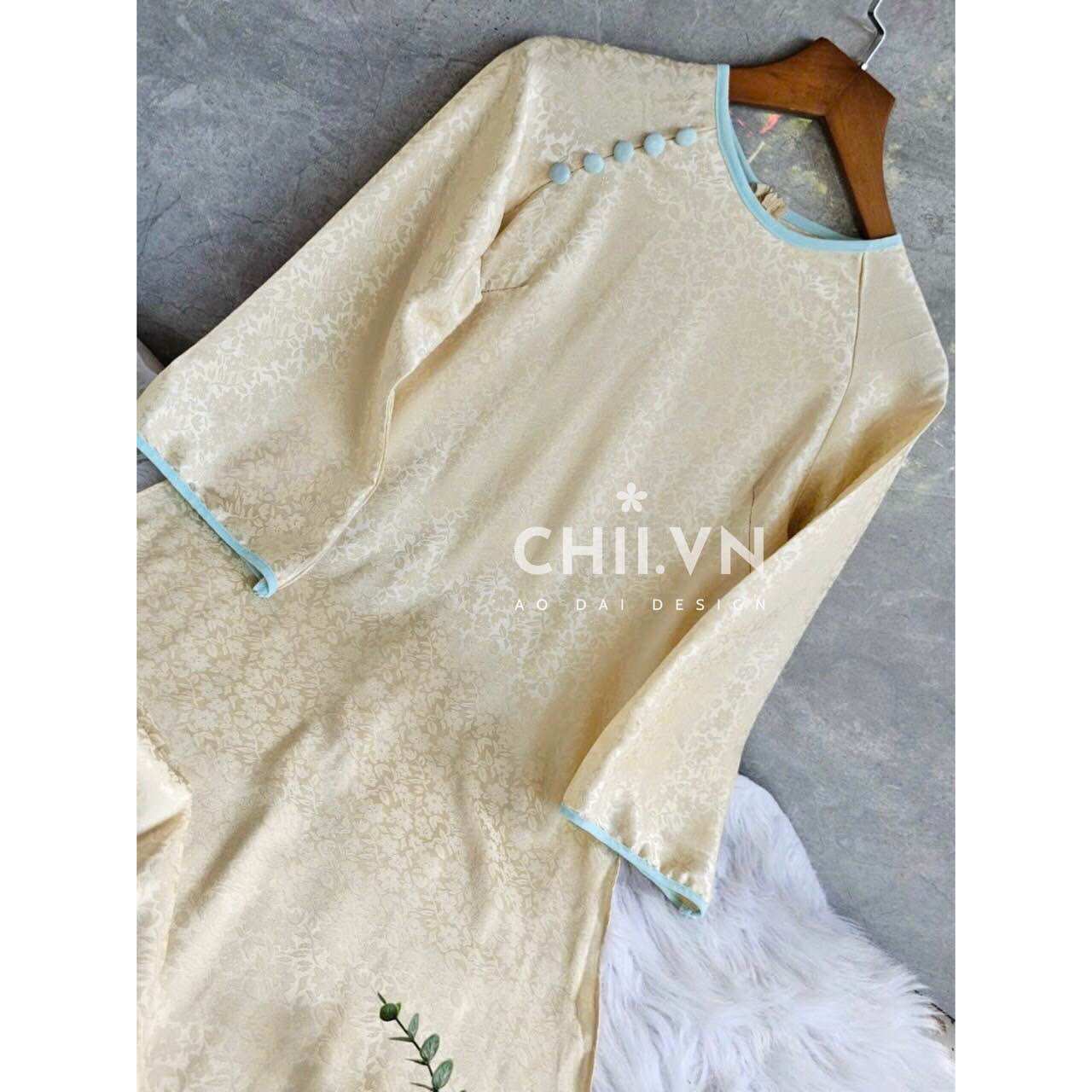 Áo Dài Cách Tân Dáng Suông Cổ Tròn Gấm Tơ