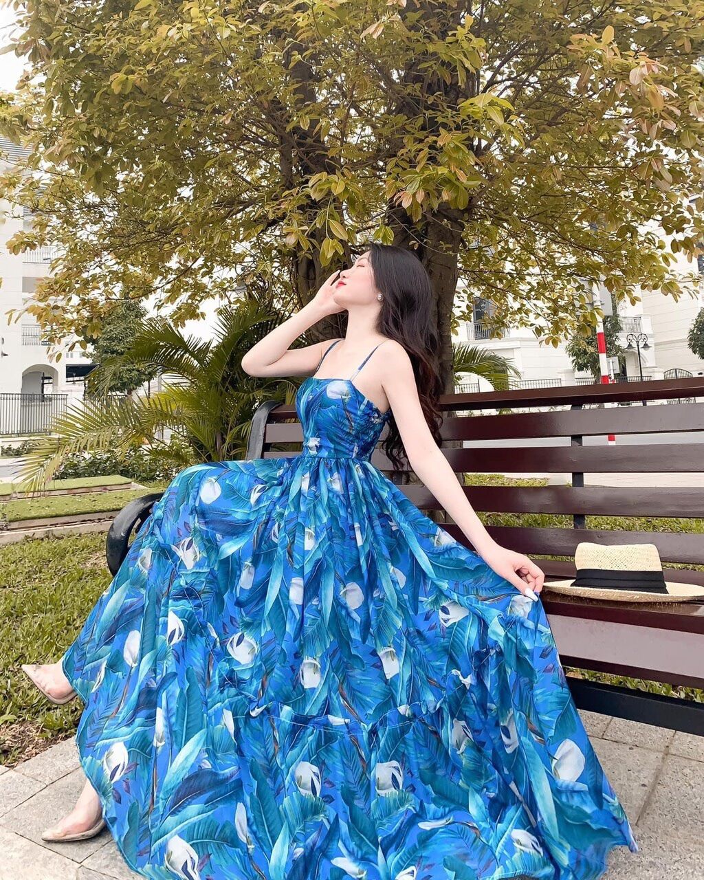 Đầm maxi đi biển hoạ tiết hoa lá. Đầm maxi voan hai dây có mút phối bèo nối tầng