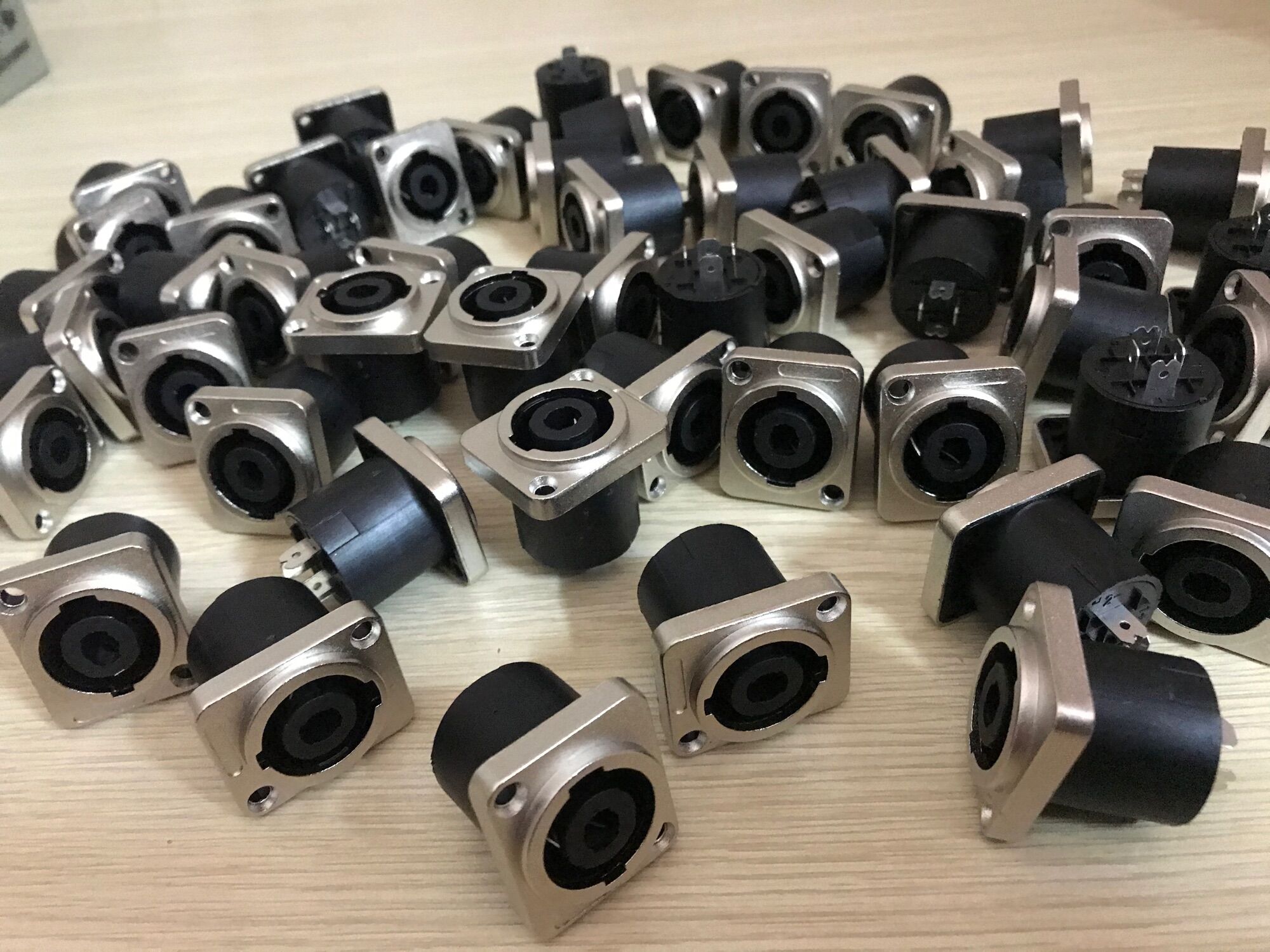 Ổ cái loa sân khấu inox
