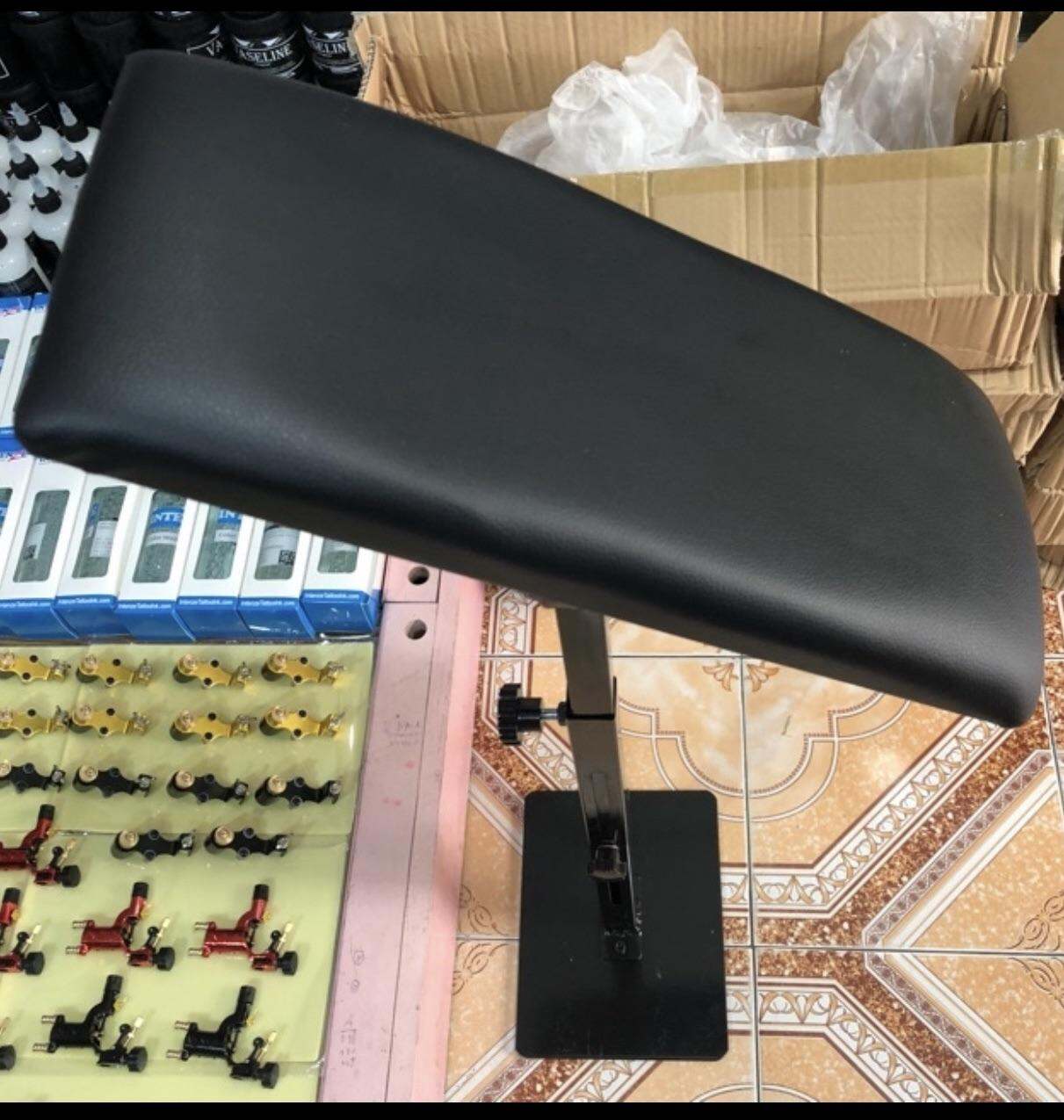 Kê tay trong xăm hình