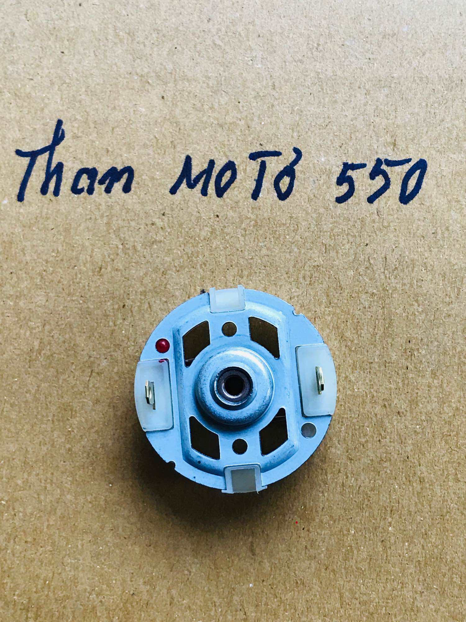 Đế than cho mô tơ 550 chổi than cho mô tơ