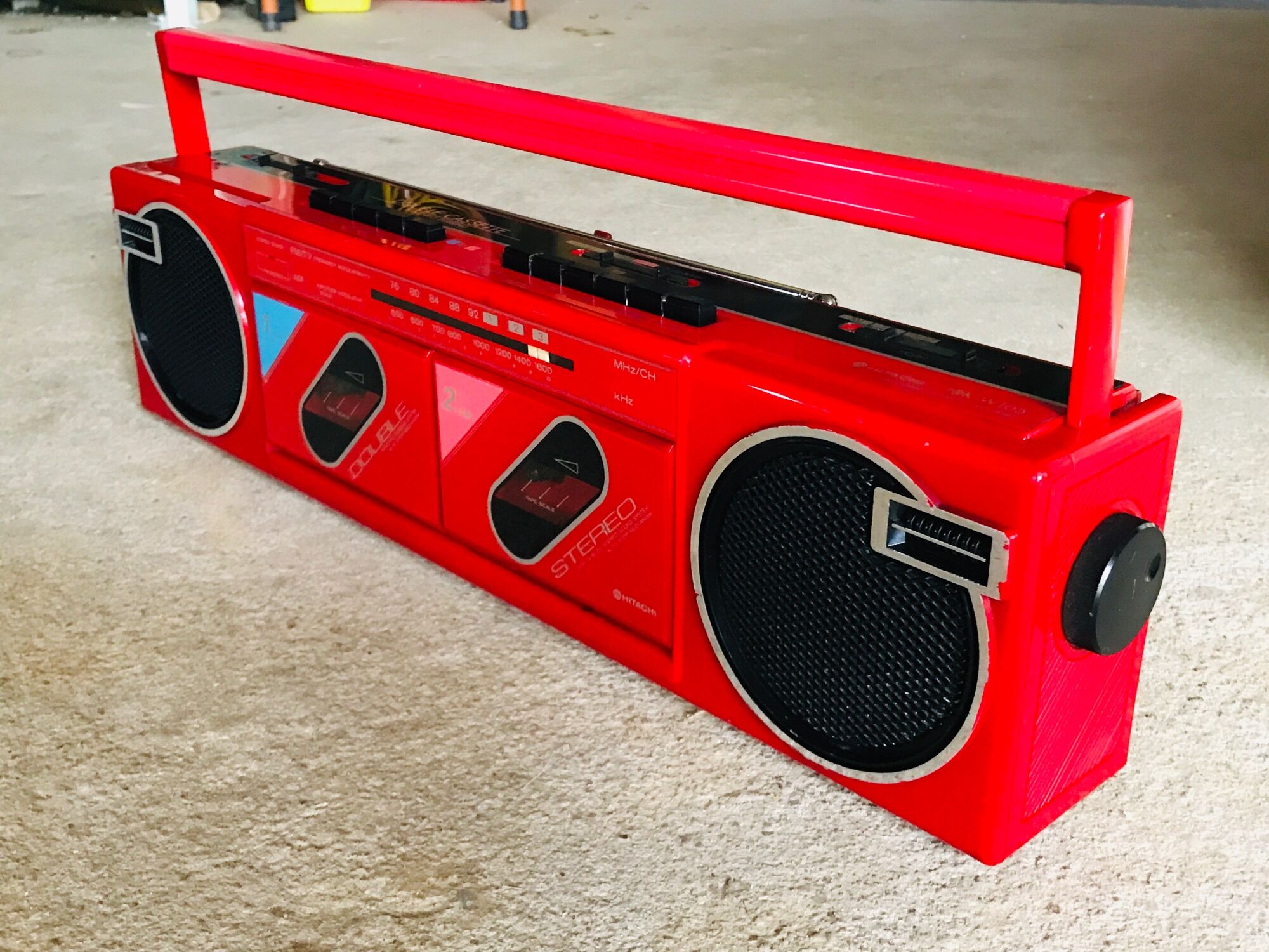 Đài Cassette Nội địa Nhật màu đỏ tươi