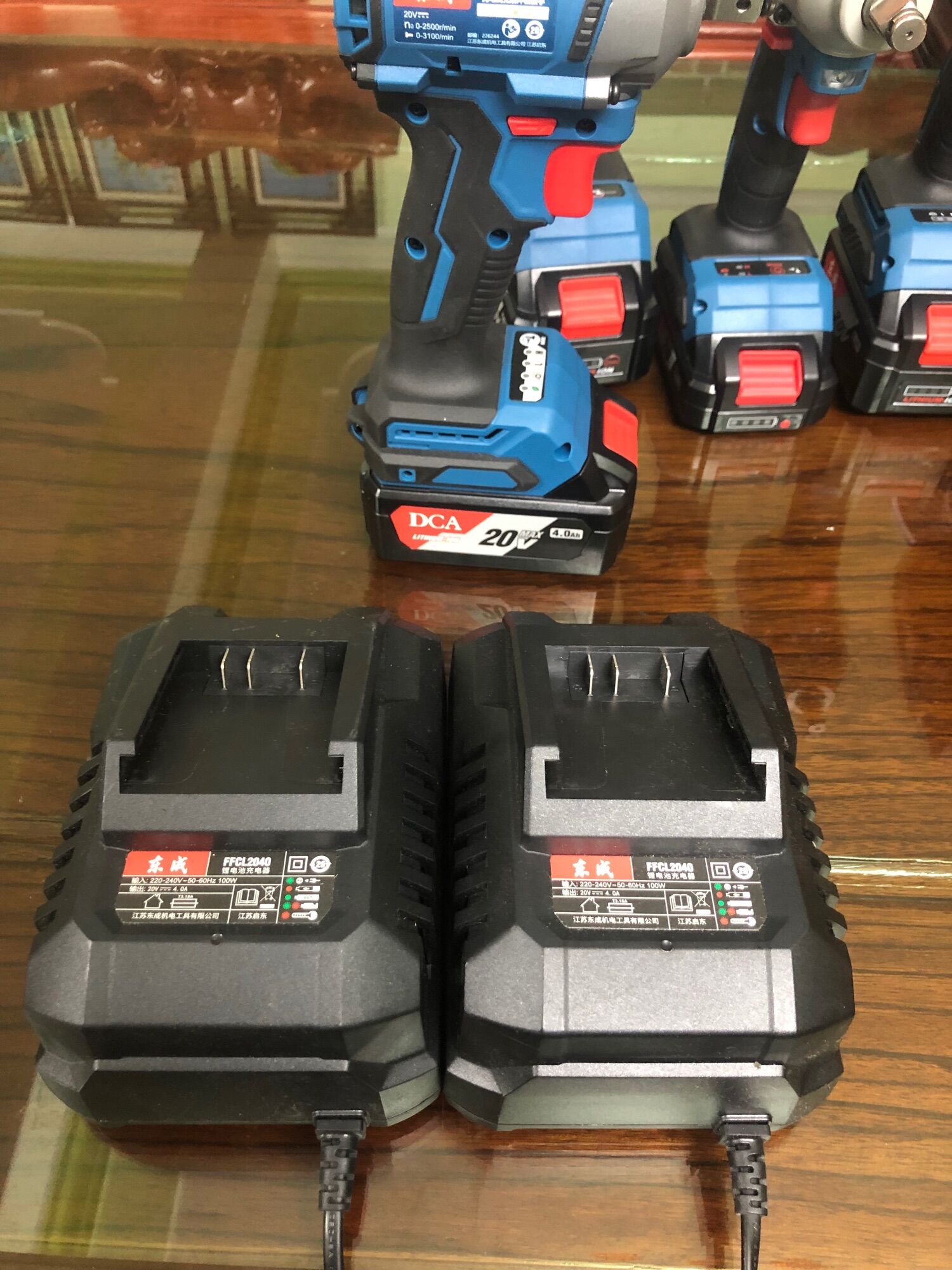 Sạc nhanh dongcheng 20v 4ah-dca 20v 4ah ffcl2040 chính hãng