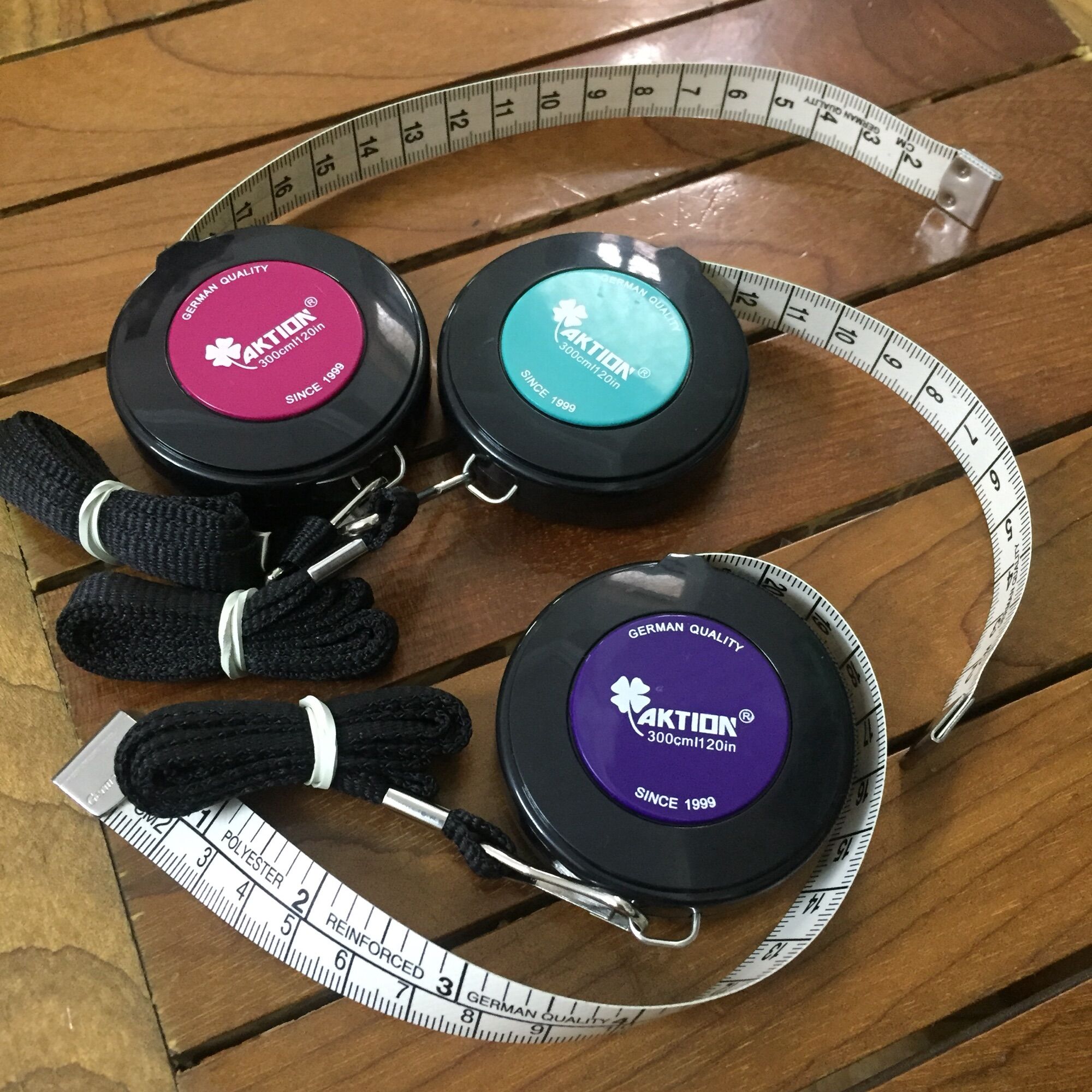 Thước dây 3 mét cuộn rút Akiton