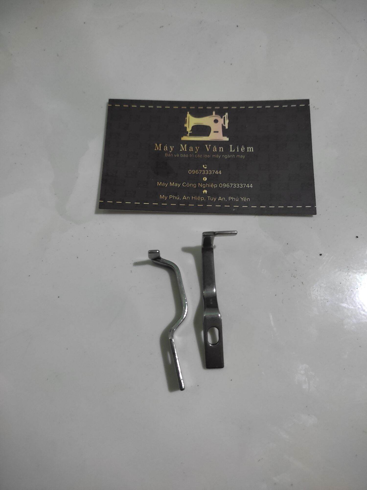 Giá đở kim trước máy vắt sổ siruba 747