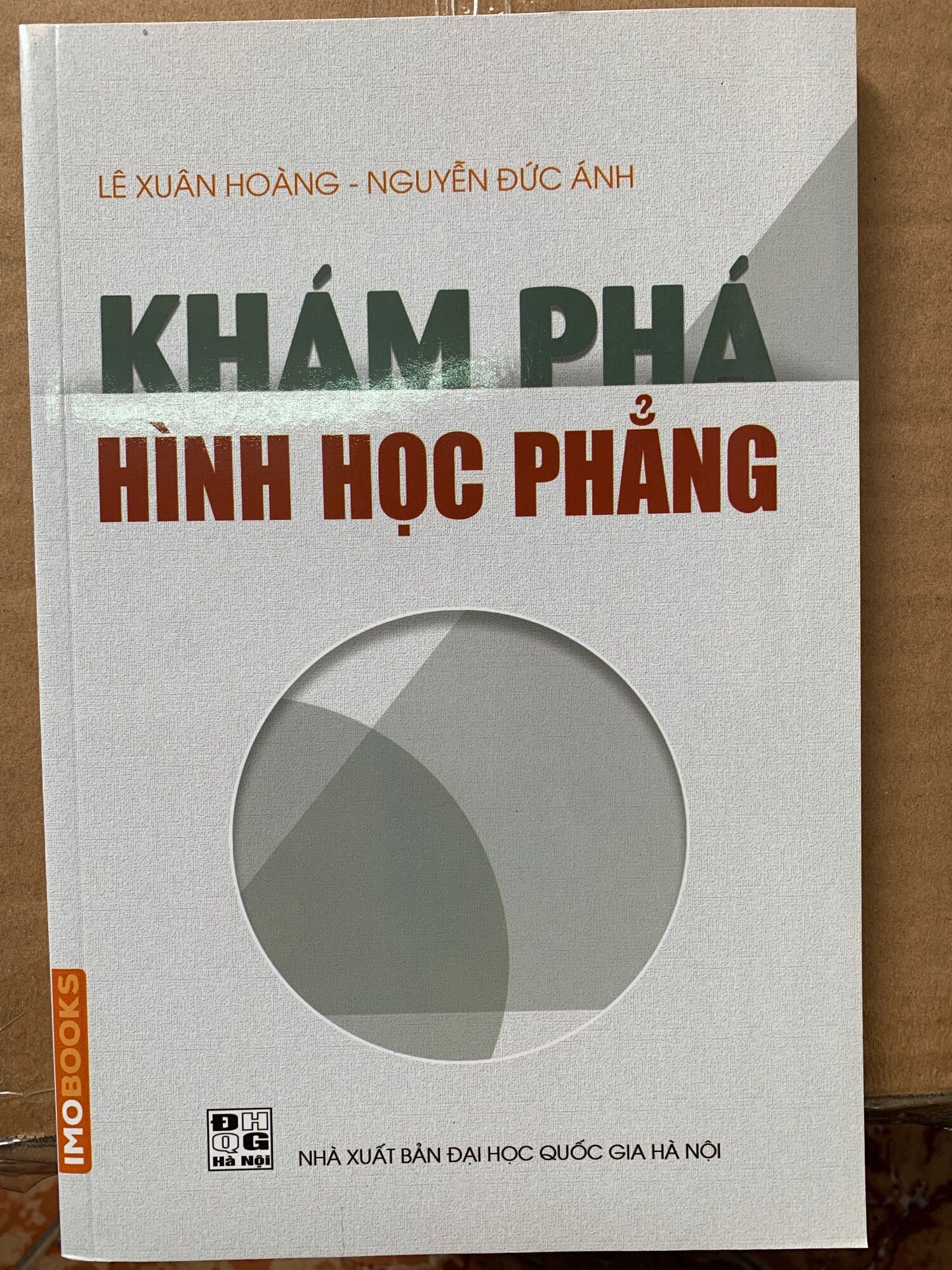 Khám phá hình học phẳng