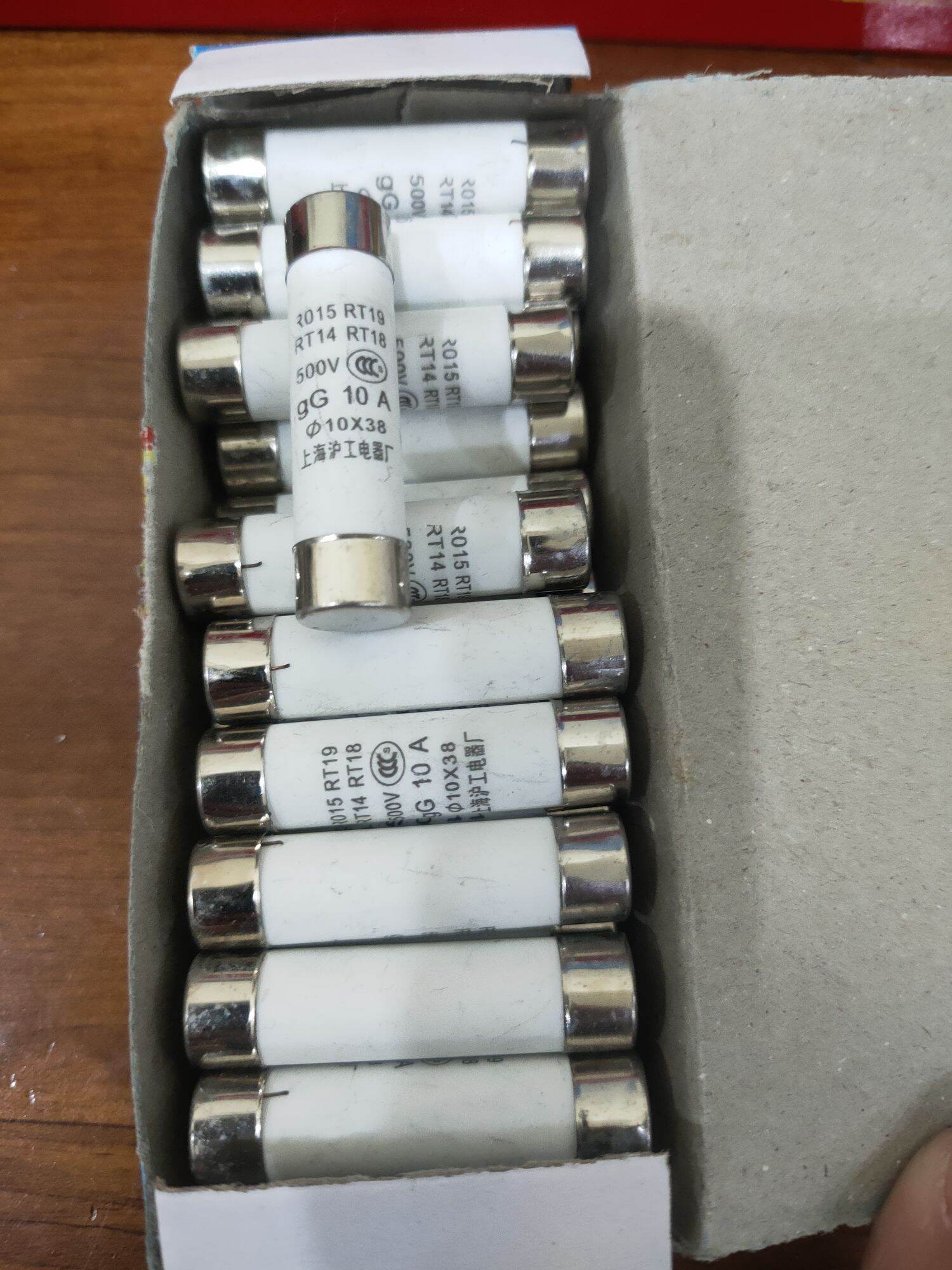 10 Cầu chì sứ 10A 10x38
