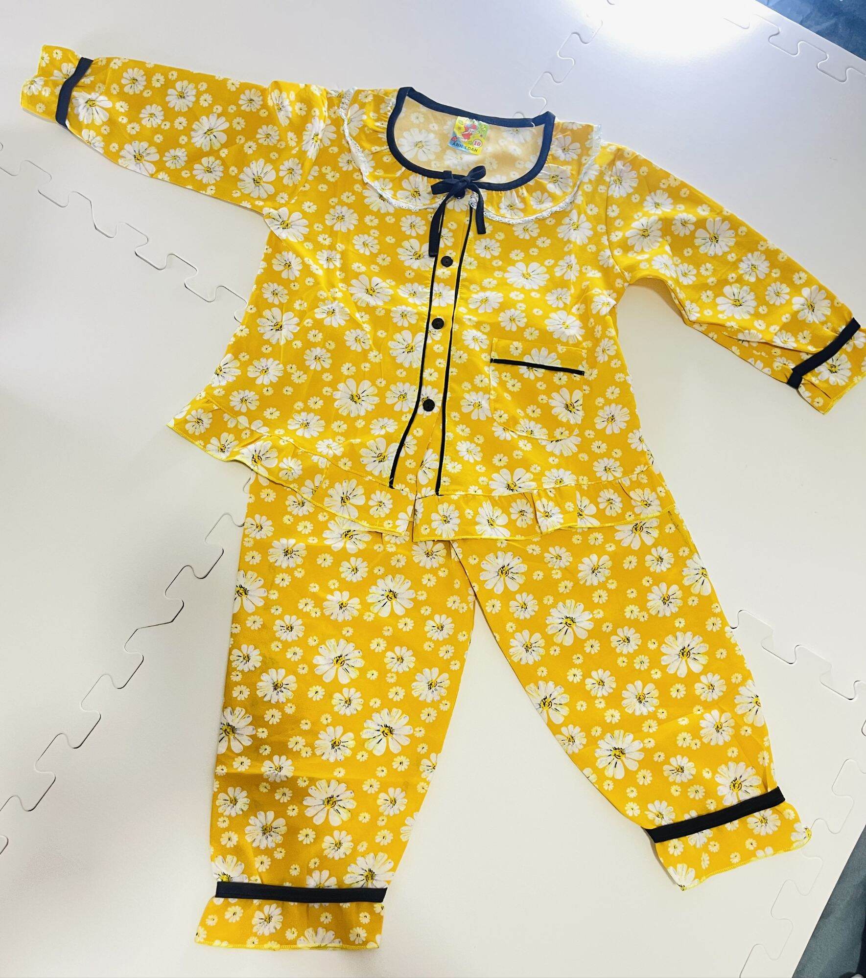 Bộ pijama ngủ tay dài quần dài cho bé gái từ 11-25kg vải tole mềm mịn. Hoạ tiết đáng yêu , cổ bèo tiểu thư