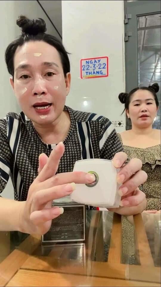 KEM FACE HÀ KIỀU ANH ĐẸP BẤT CHẤP