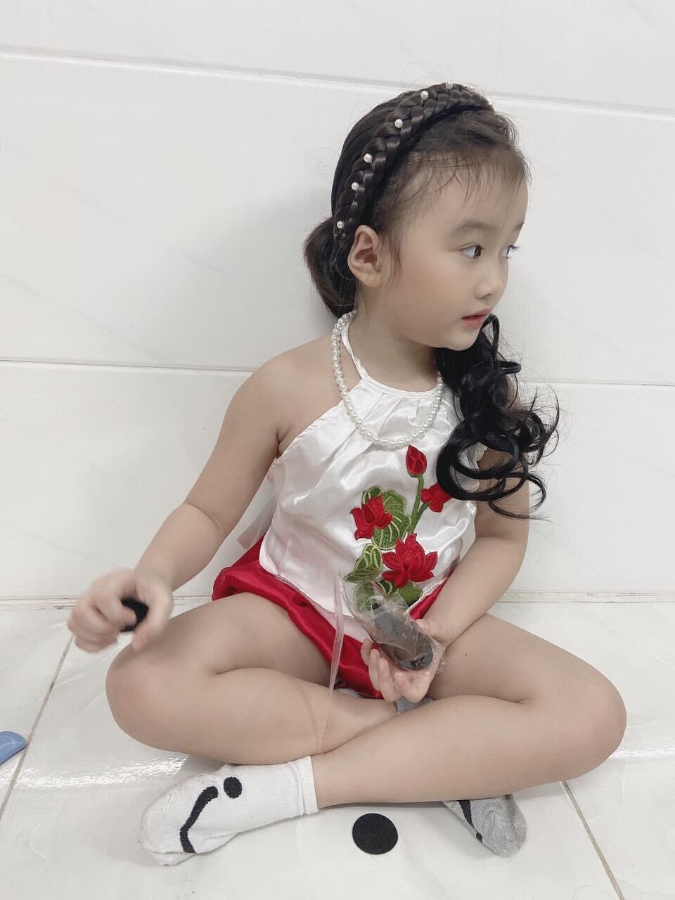 YẾM ĐÀO THÊU HOA CHO BÉ GÁI (KO MẤN)
