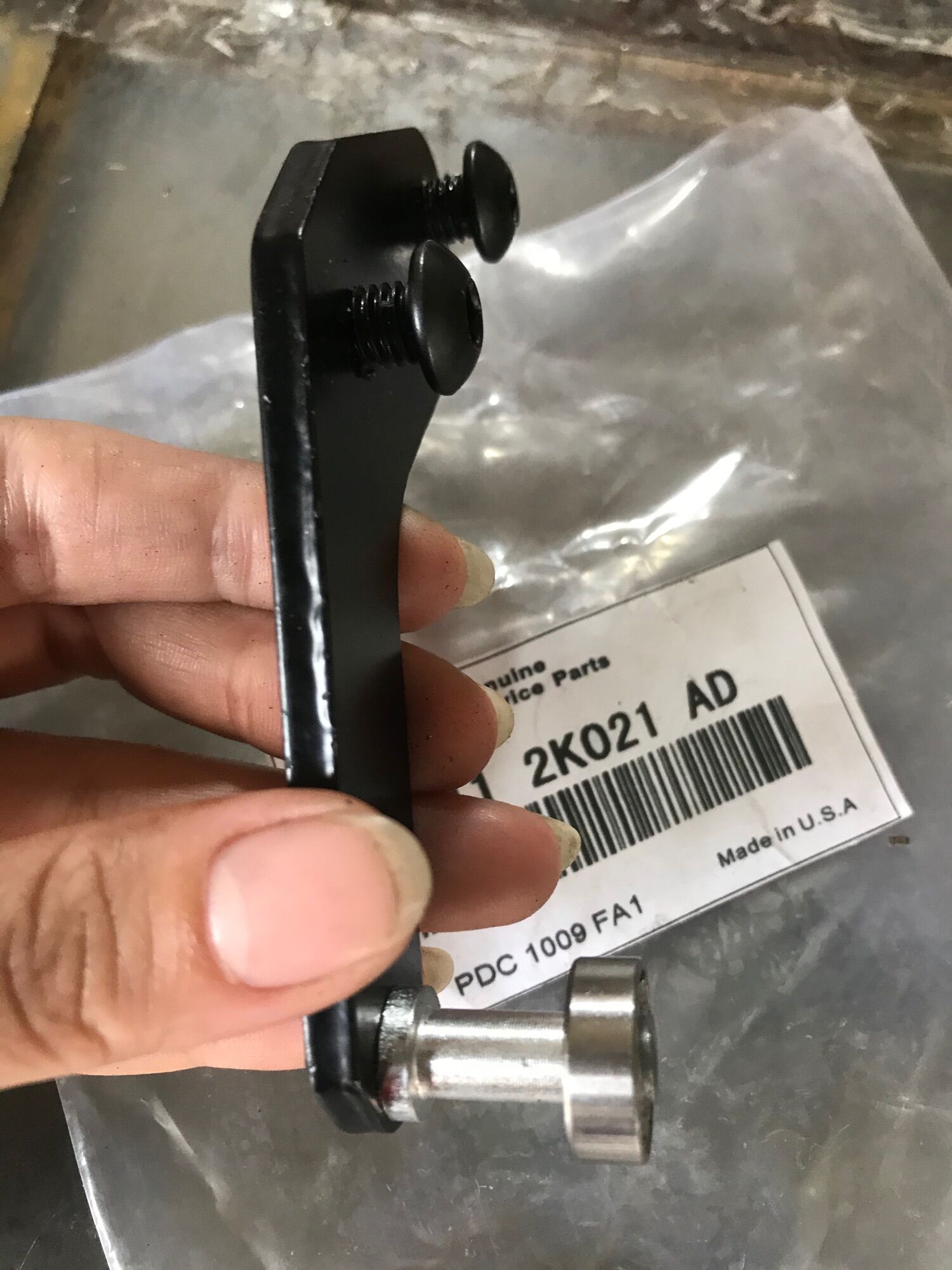 Bát Bạc Đạn (Bi Trượt) Cửa Lùa Ford Transit (Dưới)
