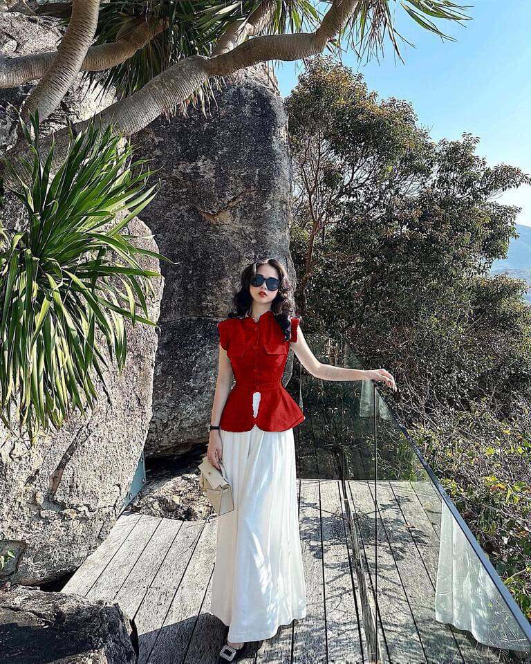 SÉT ÁO PEPLUM ĐỎ KÈM QUẦN SUÔNG TRẮNG