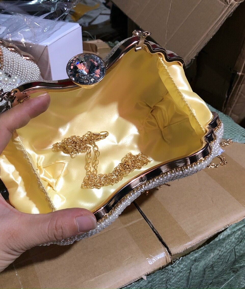 Cốp đá dự tiệc sang chảnh có dây đeo chéo mình hạt lúa