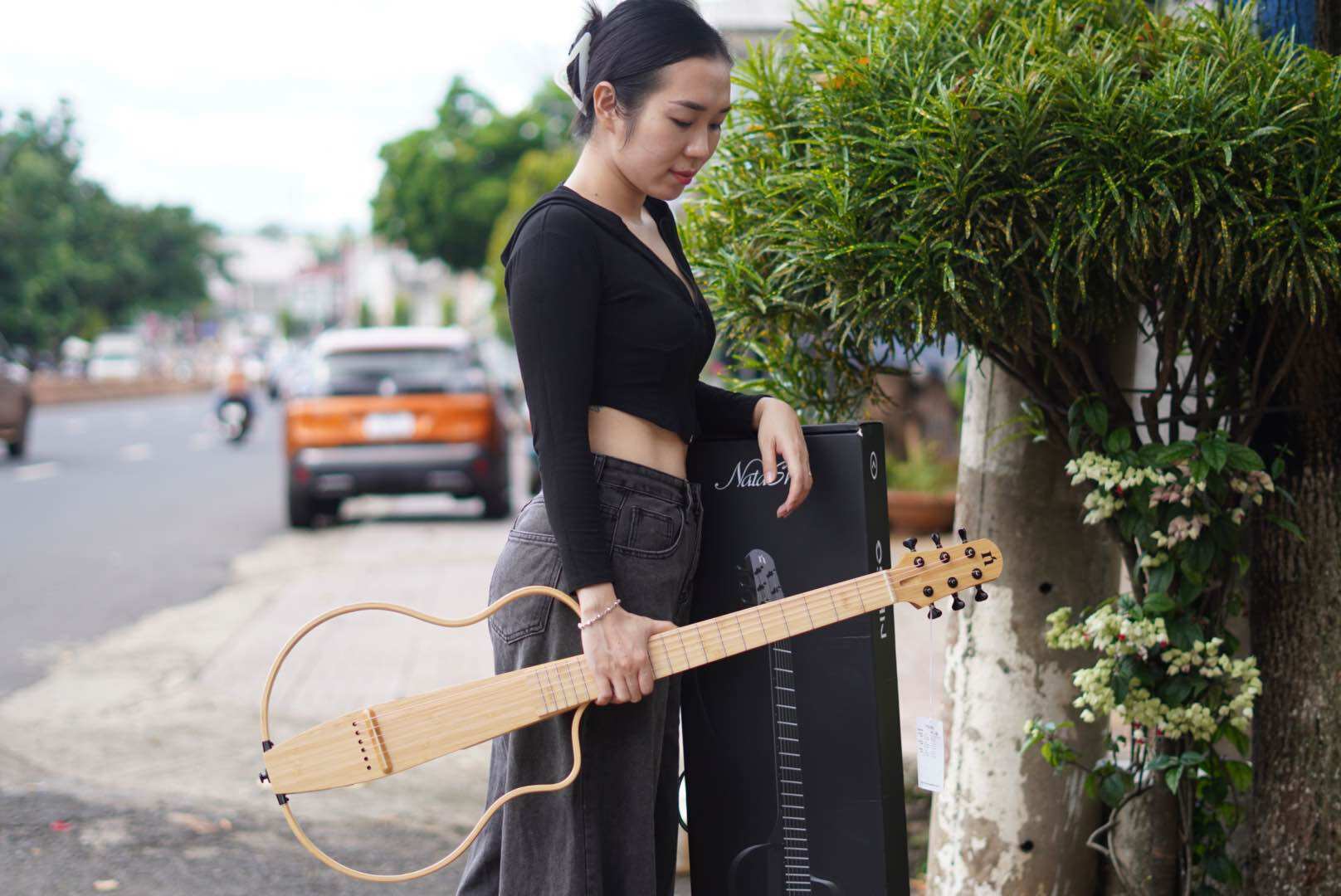 Guitar Silent Natasha dễ dàng tháo lắp - Tích hợp bộ truyền Wireless và Effect