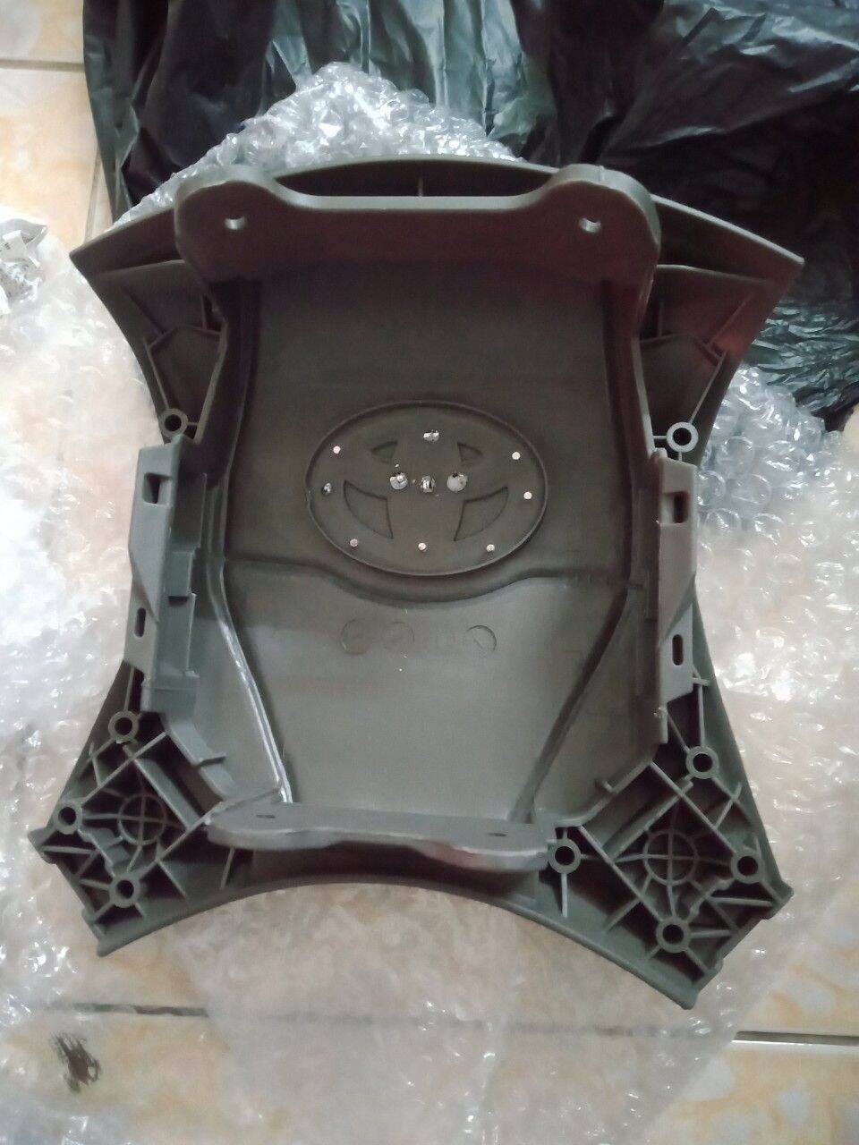 Nắp kèn vô lăng Toyota innova 2012-2015