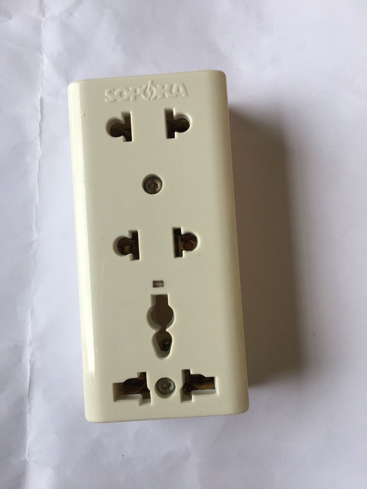 E15-ổ cắm 3 cửa sopoka