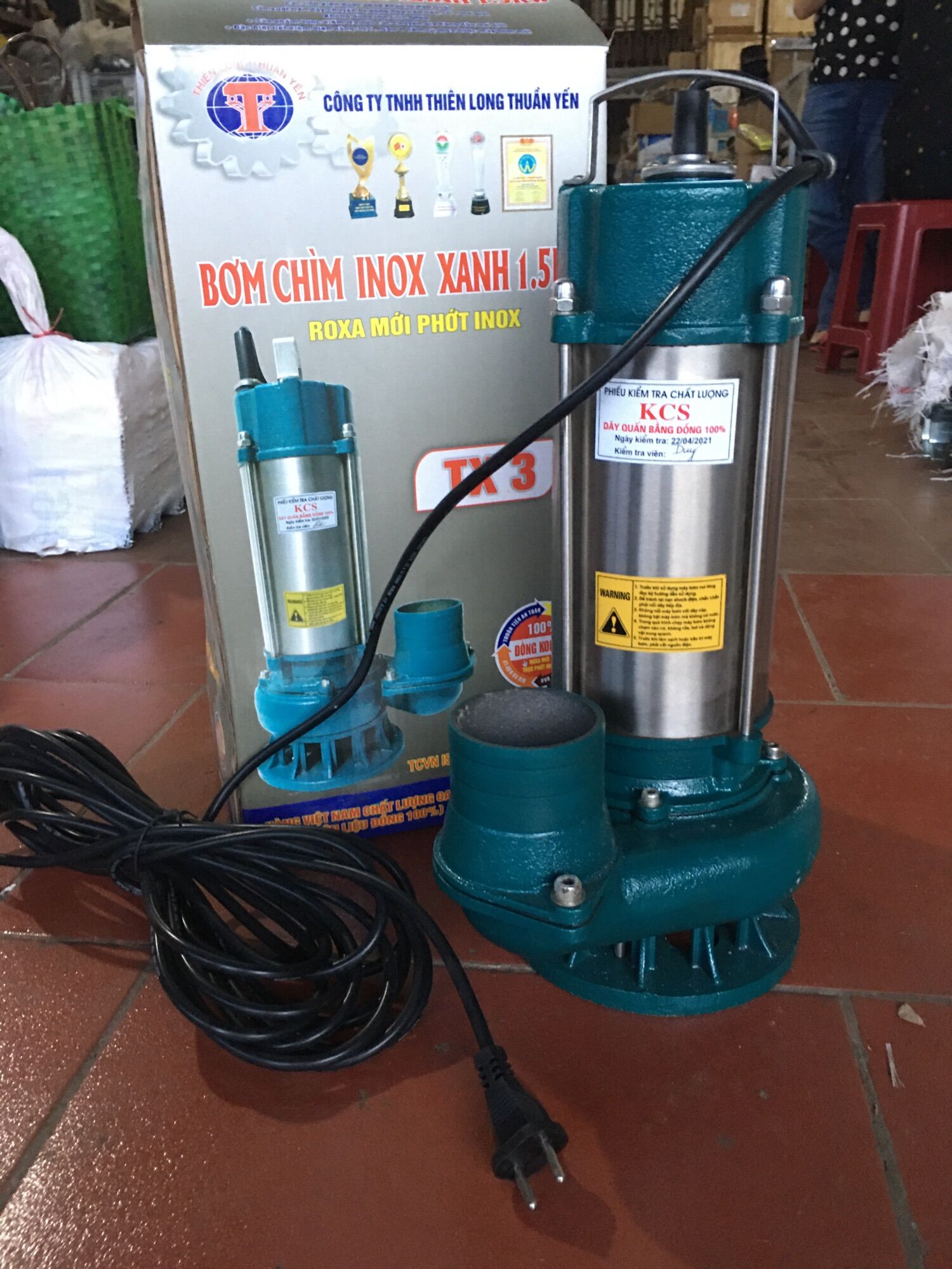Máy bơm nước chìm 1,5 kw 220v  0961989538