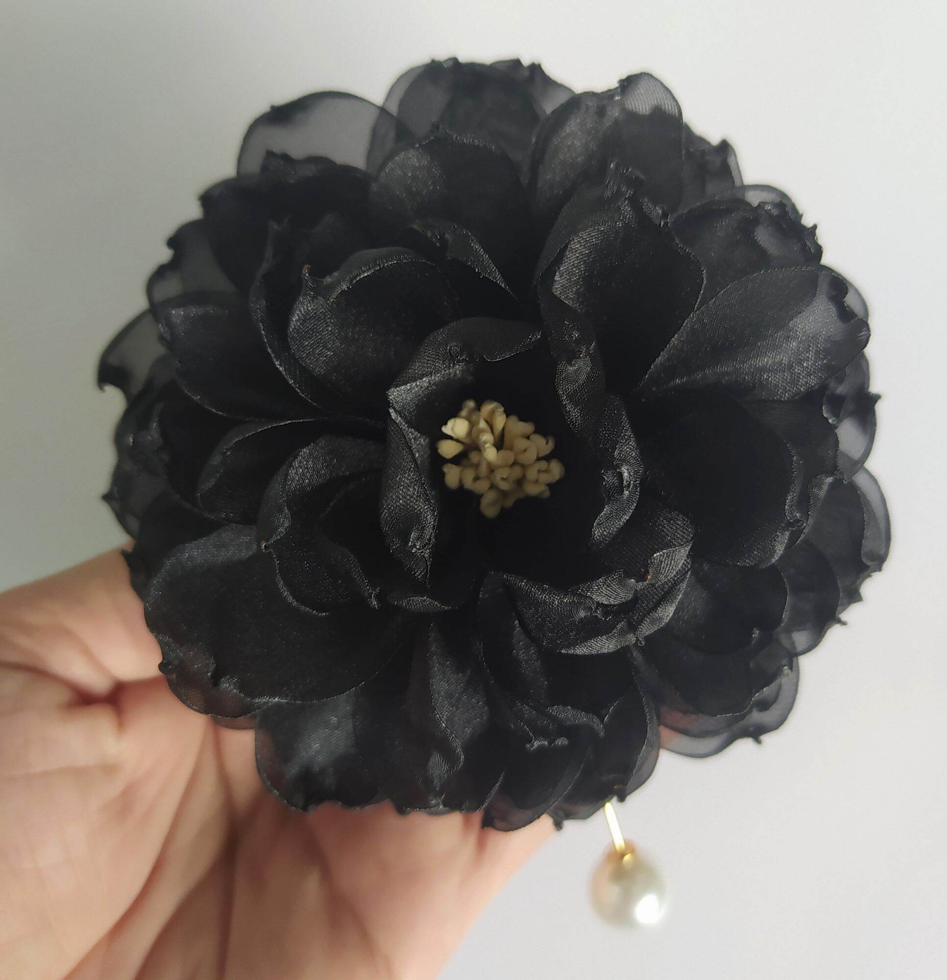 Hoa cài áo cúc xoan handmade Canto