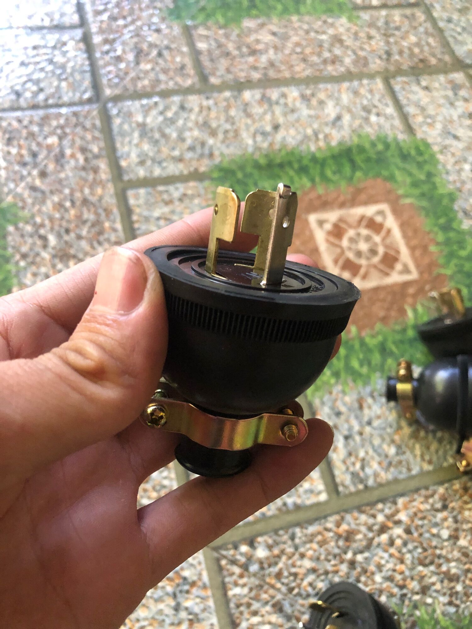 Phích cắm 3 chân cho máy phát điện