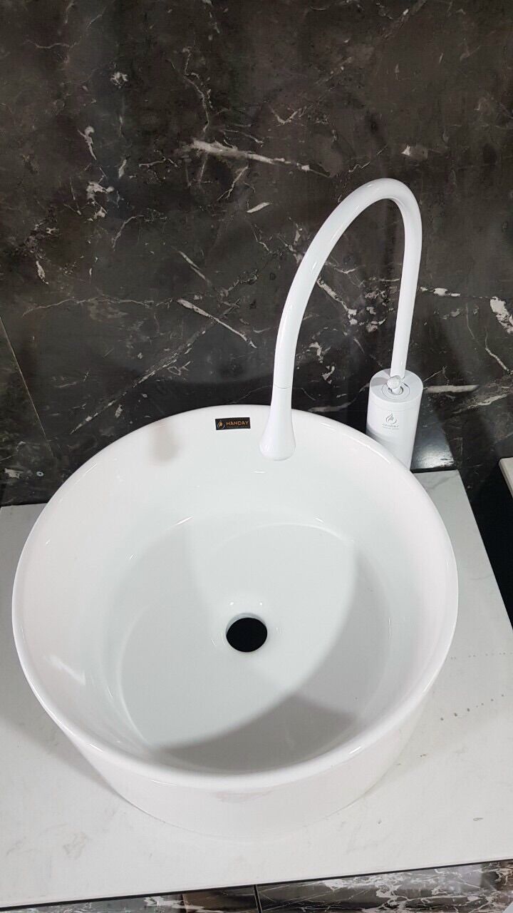 Chậu Lavabo đặt bàn trắng tròn, dáng nghệ thuật( giá chưa kèm vòi)