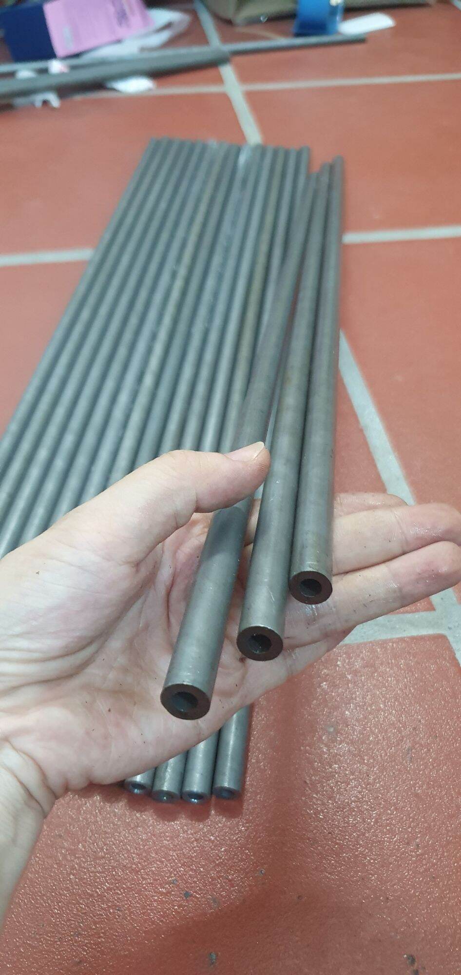 ống thép f16 /lỗ 9.05