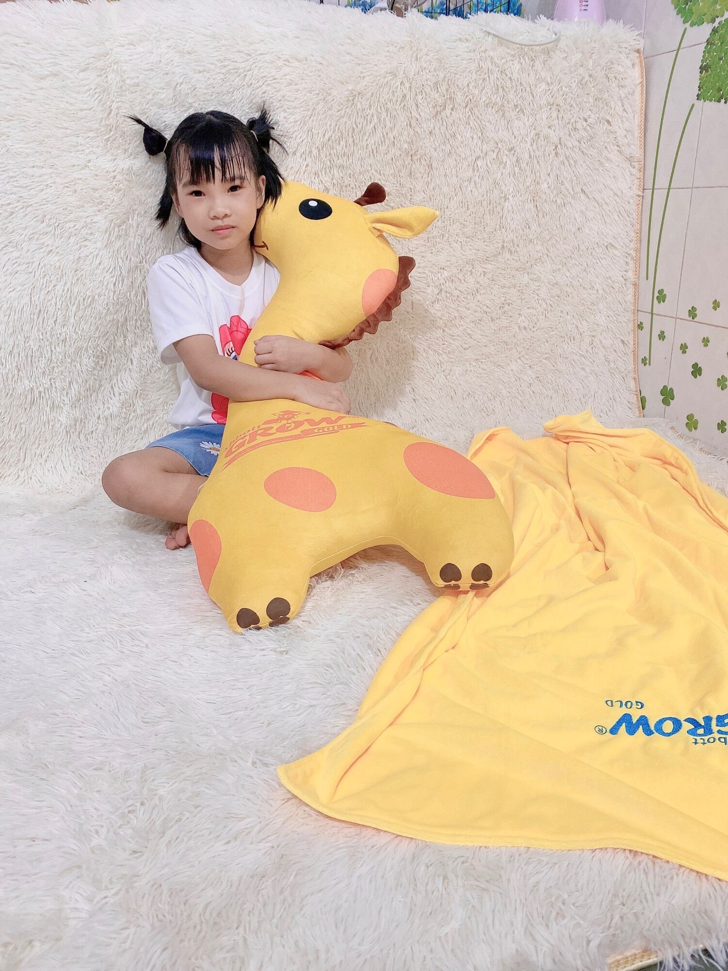 Bộ Mềm Và Gối Ôm cho các bé hình hươu cao cổ 2 trong 1 gồm gối ôm và chăn mềm cho bé