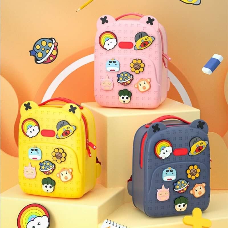 Balo cross gắn sticker quà tặng cho bé đi hoac