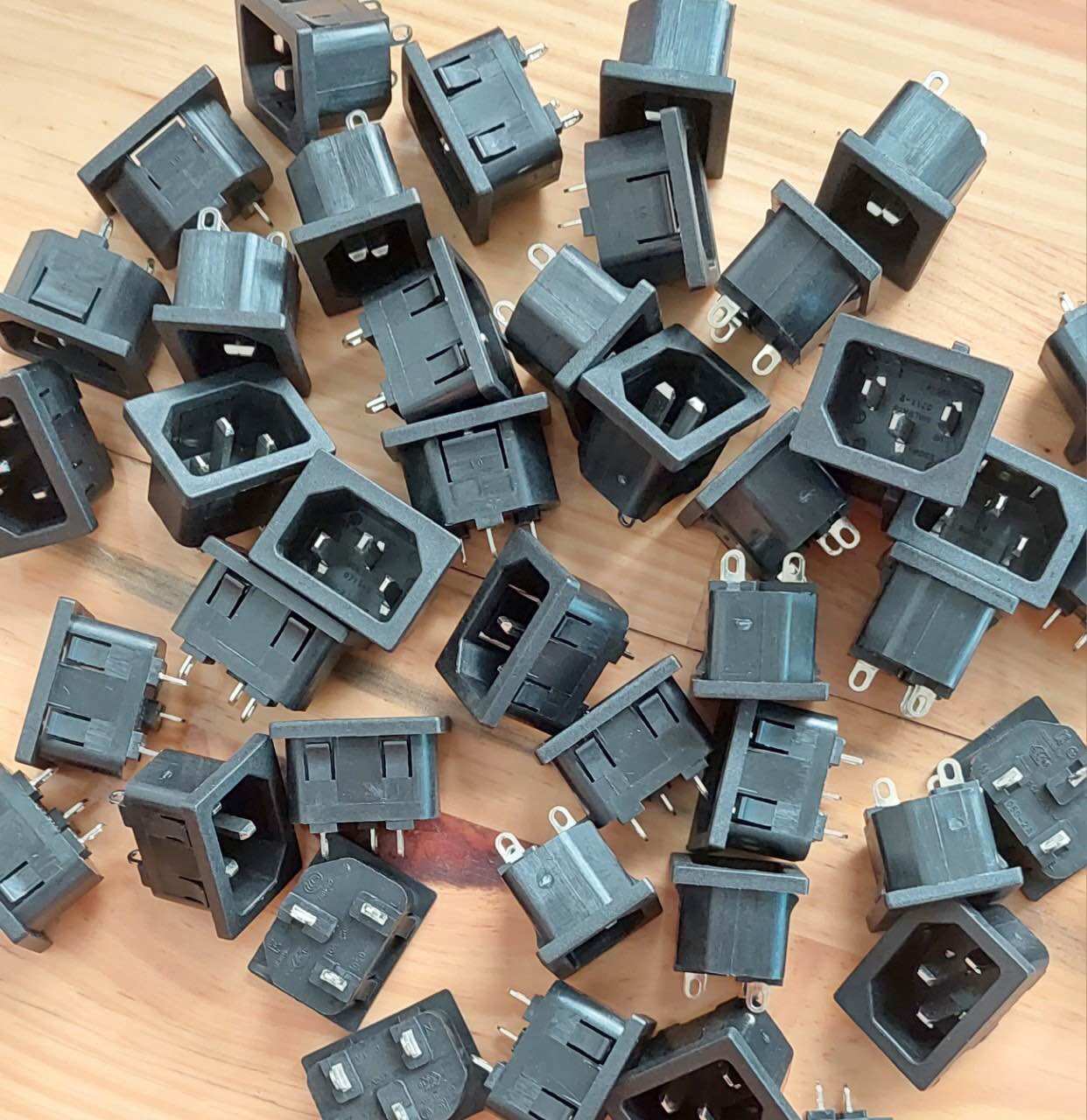 Jack nguồn AC 3 chân. 10A-250V. (Ổ cắm nguồn AC 3 chân)