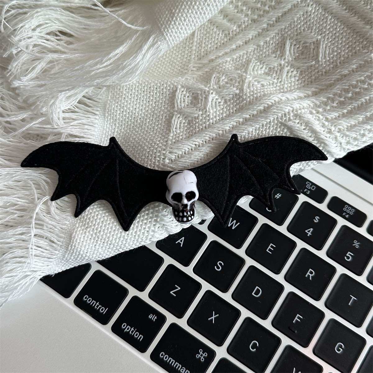 Kẹp tóc hình cánh dơi halloween độc lạ