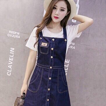 Đầm yếm jean thêu logo da năng động