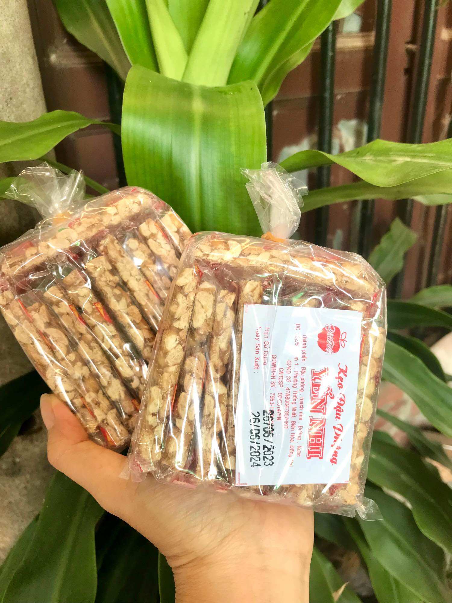 Kẹo đậu phộng Yến Nhi